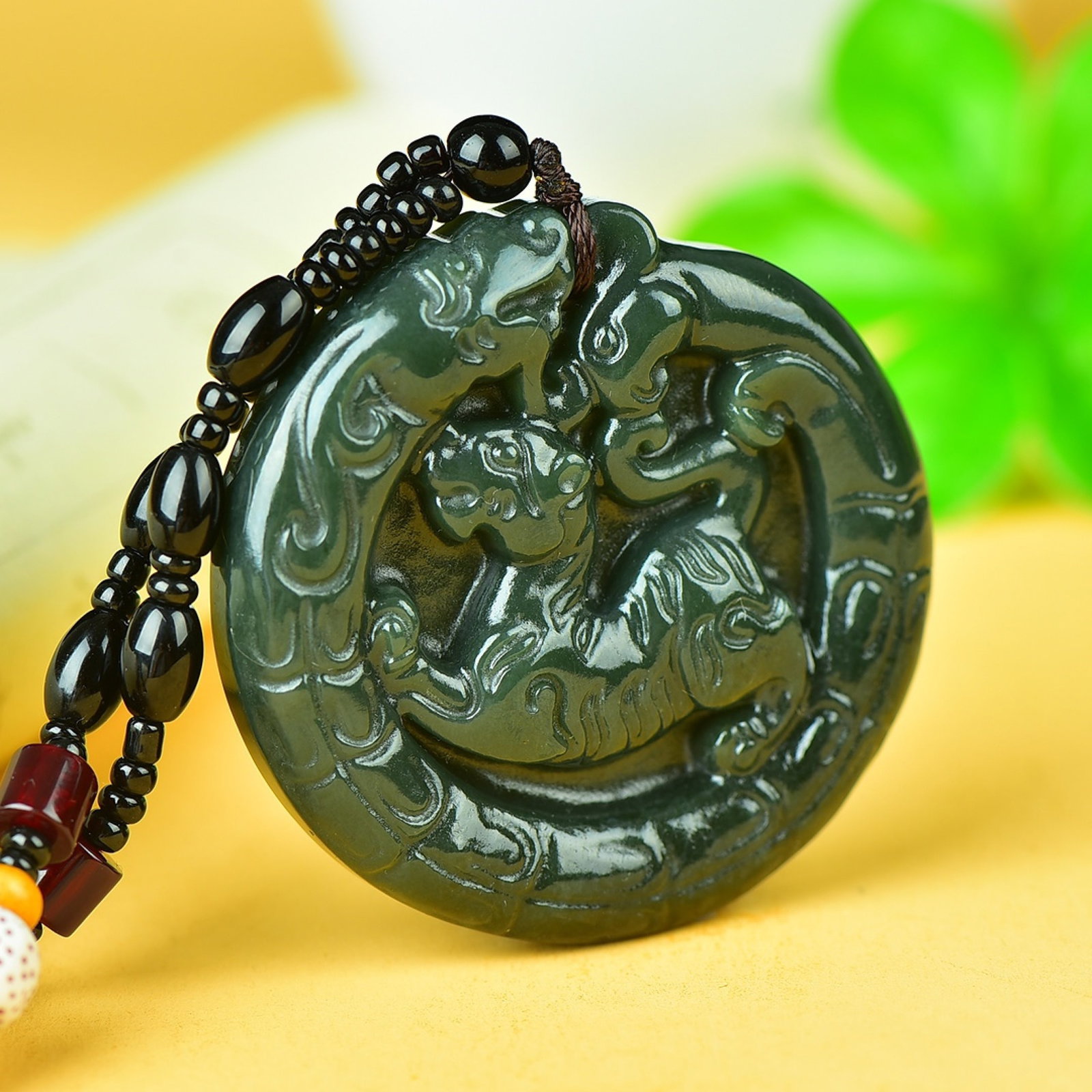 An Exquisite Jasper Auspicious Beast Pattern Pendant - 2