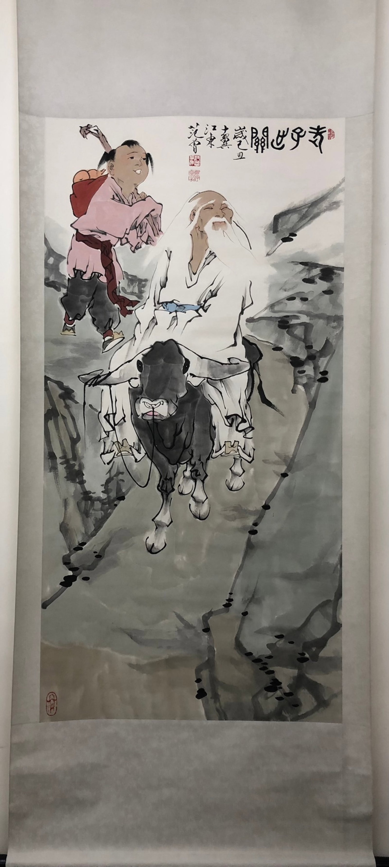A Chinese Vertical Scroll Ink Painting of Character and Story on Paper: A Chinese Vertical Scroll Ink Painting of Character and Story on Paper,Fan Zeng,Size:53.9inx26.8in