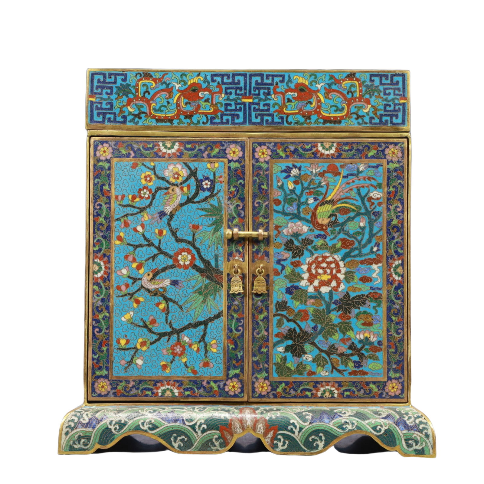 A Rare Cloisonne Landscape and Figure Pattern Cabinet: A Rare Cloisonne Landscape and Figure Pattern Cabinet,Qing Dynasty, China,Qianlong Four-character Mark,Size:11.8inx8.3inx12.2in,Weight:7300g 景泰蓝山水人物