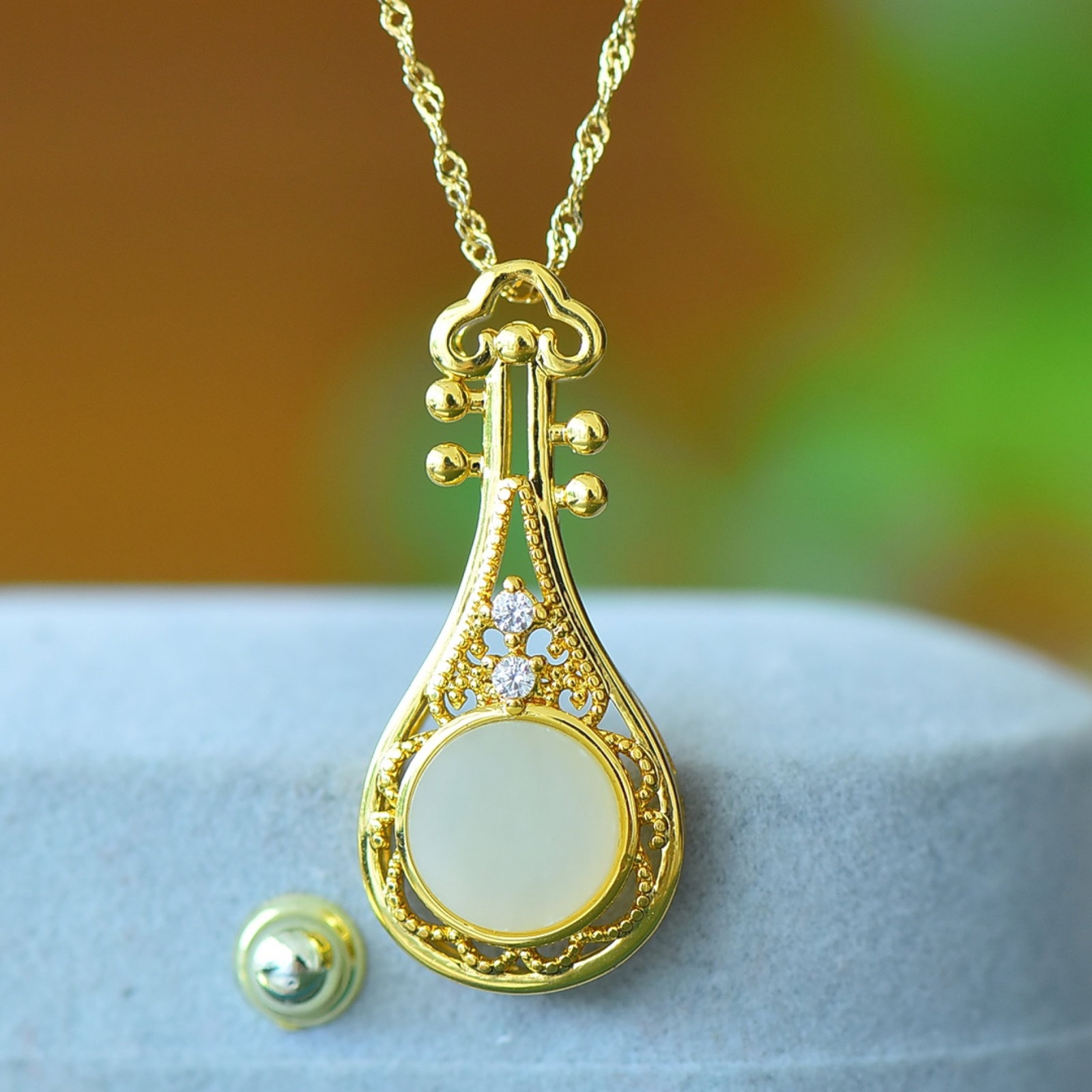 An Exquisite Bronze-Gold Plated Inlaid White Jade Pipa Necklace,Inlaid Diamond: An Exquisite Bronze-Gold Plated Inlaid White Jade Pipa Necklace,Inlaid Diamond,Size:10mmx10mm 铜镀金镶白玉琵琶项链,嵌钻石