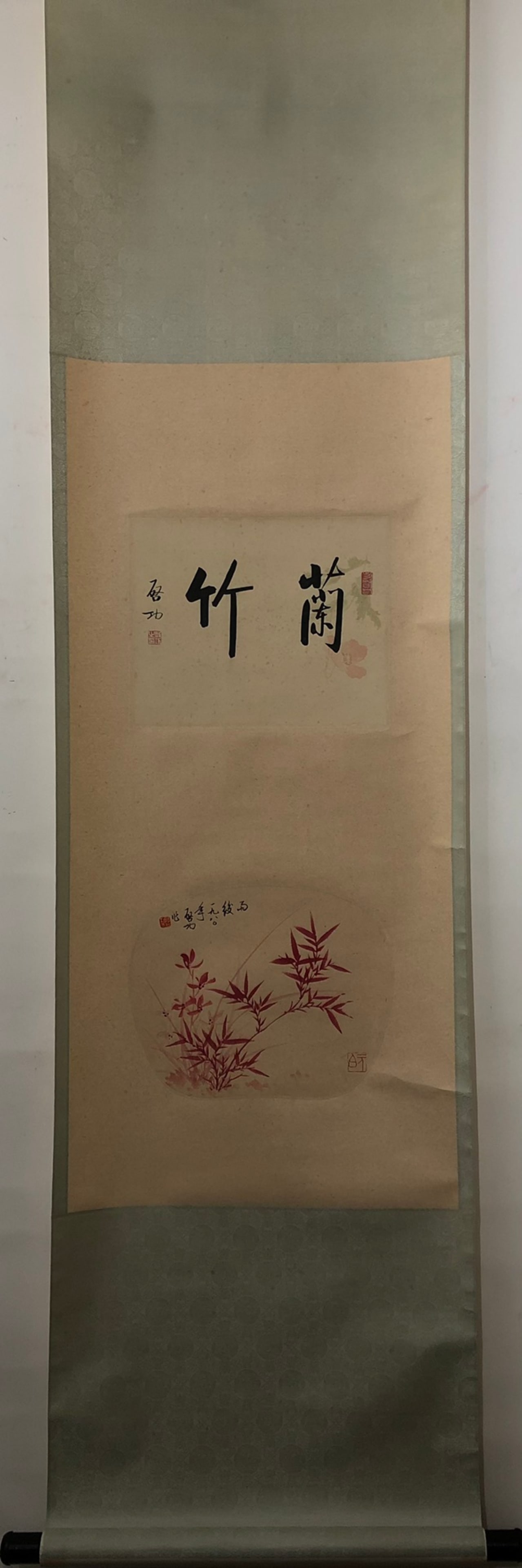 A Chinese Vertical Scroll Ink Painting of Bamboo on Paper: A Chinese Vertical Scroll Ink Painting of Bamboo on Paper,Qi Gong,Size:(Without frame)13inx10.2in,(Calligraphy)13inx10.2in 一幅中国水墨竹画立ů