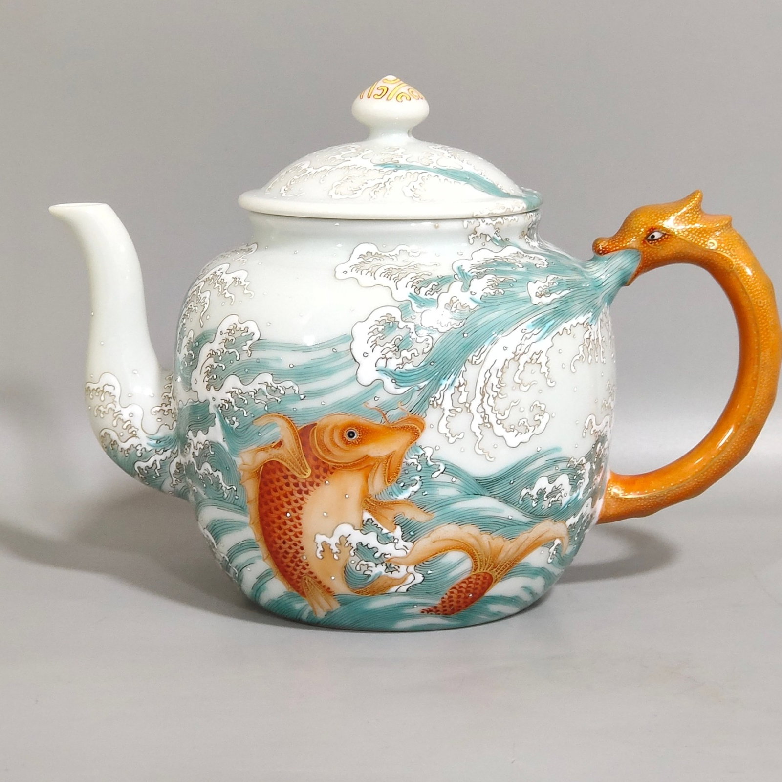 An Exquisite Enamel Seawater and Fish Pattern Teapot: An Exquisite Enamel Seawater and Fish Pattern Teapot,Qing Dynasty,China,Qianlong Six-character Mark,Size:5.1inx6.7in