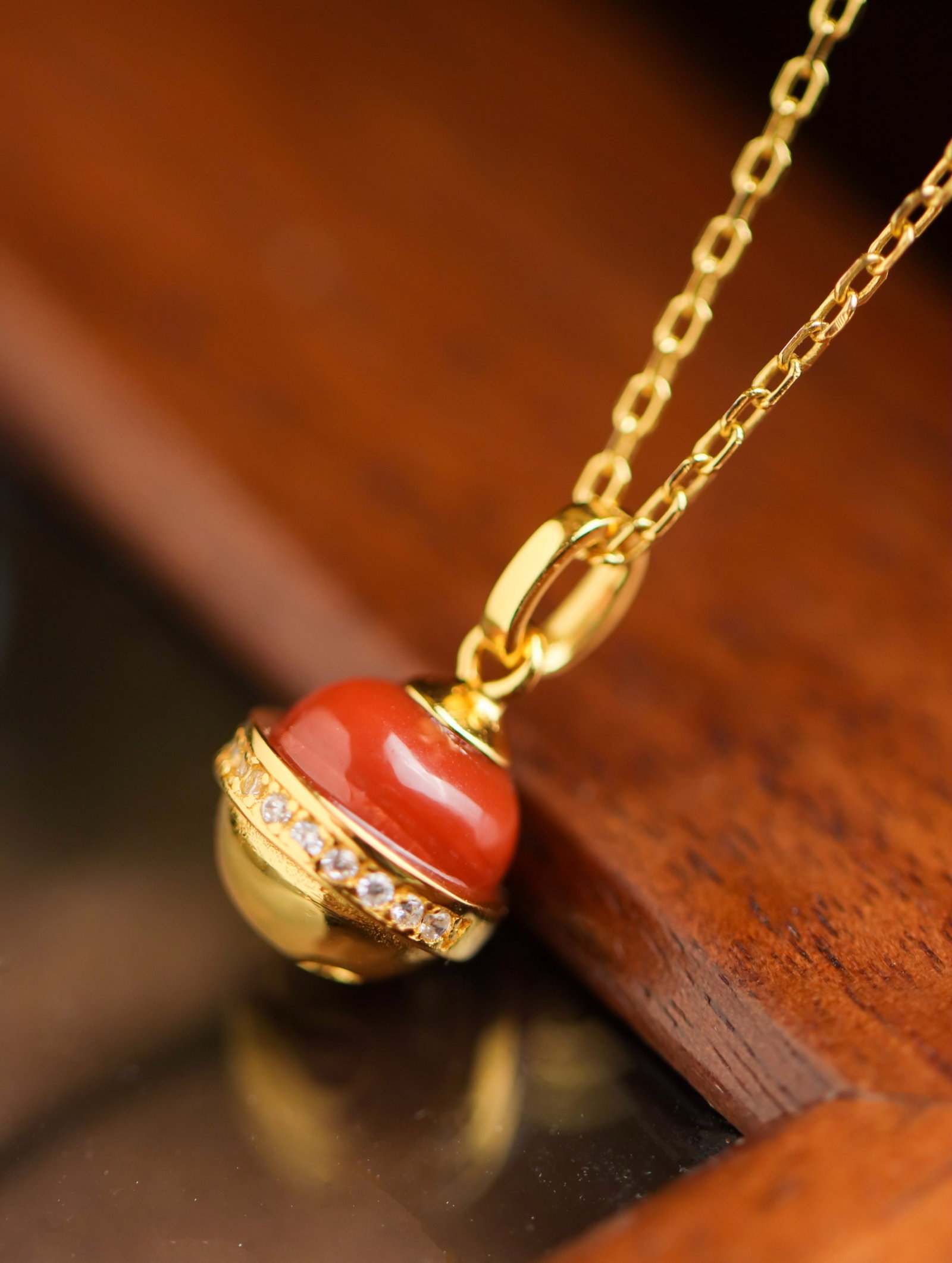 An Exquisite Sterling Silver-Gold Plated Inlaid Agate Pendant, Inlaid Diamond: An Exquisite Sterling Silver-Gold Plated Inlaid Agate Pendant, Inlaid Diamond 纯银镀金镶玛瑙吊坠,嵌钻石