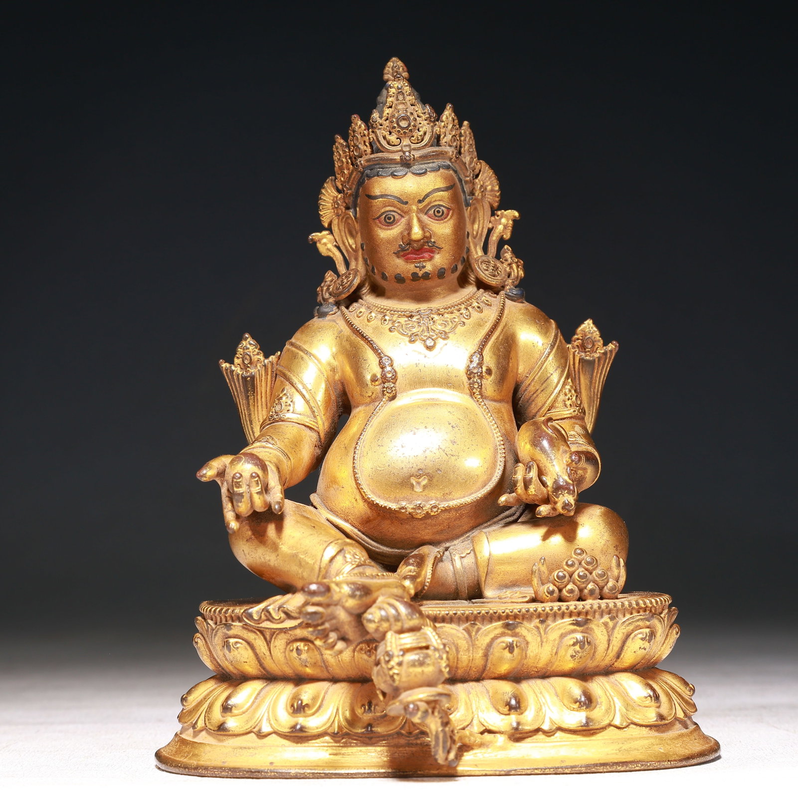 A Solemn Gilt Bronze Statue of Mammon,With Inscription: A Solemn Gilt Bronze Statue of Mammon,With Inscription,Qing Dynasty,China,Size:4.7inx3.9inx6.3in,Weight:1000g