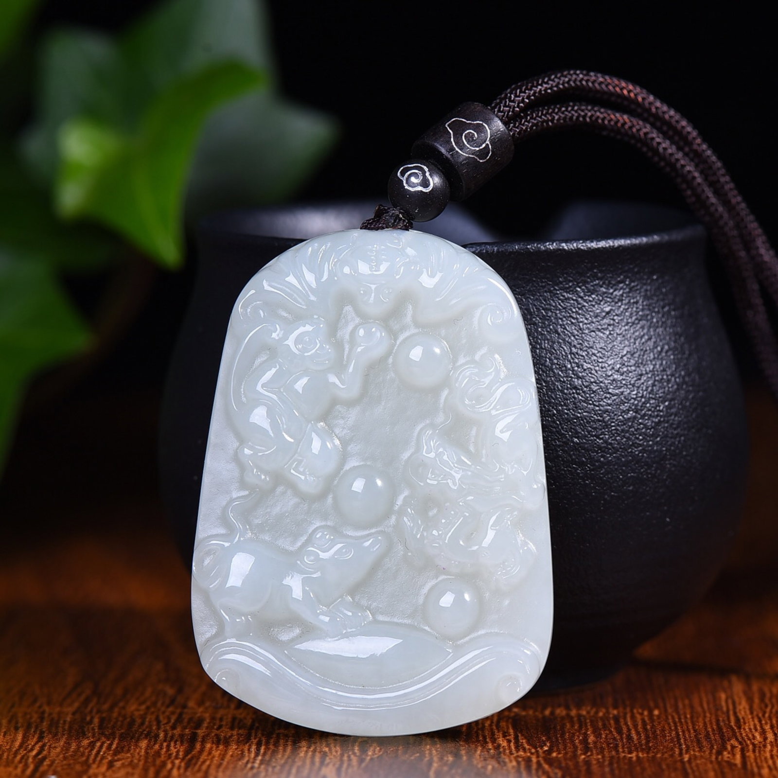 An Exquisite White Jade Animal Pattern Pendant: An Exquisite White Jade Animal Pattern Pendant,Size:36mmx51mm