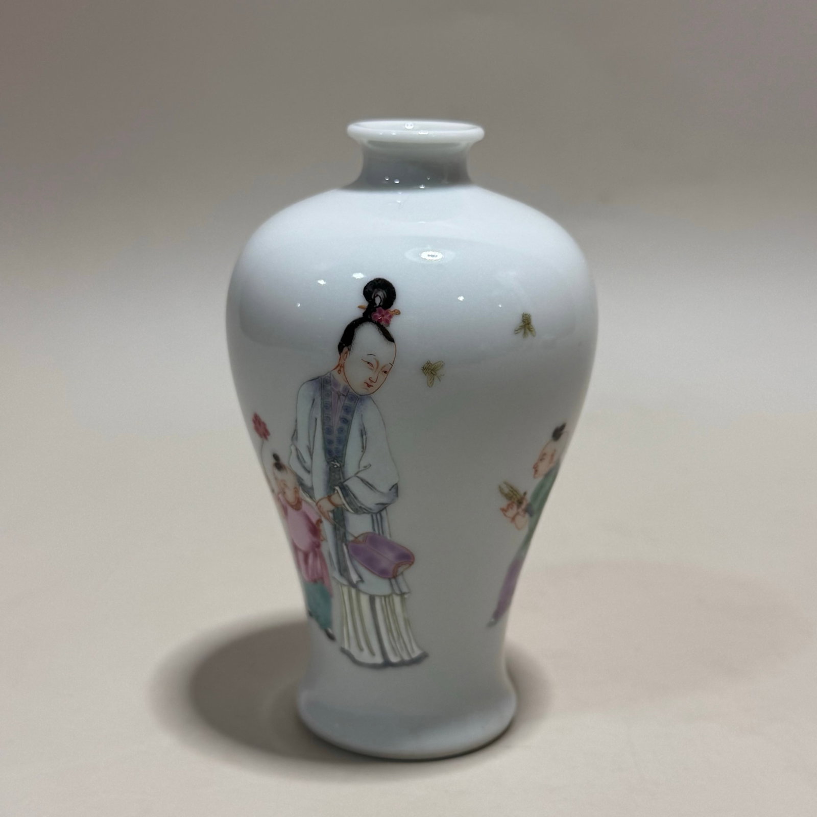 An Exquisite Famille-Rose Character and Story Pattern Vase: An Exquisite Famille-Rose Character and Story Pattern Vase,Qing Dynasty,China,With Mark,Size:4.3inx2.6in 粉彩人物故事纹瓶,中国清ߣ