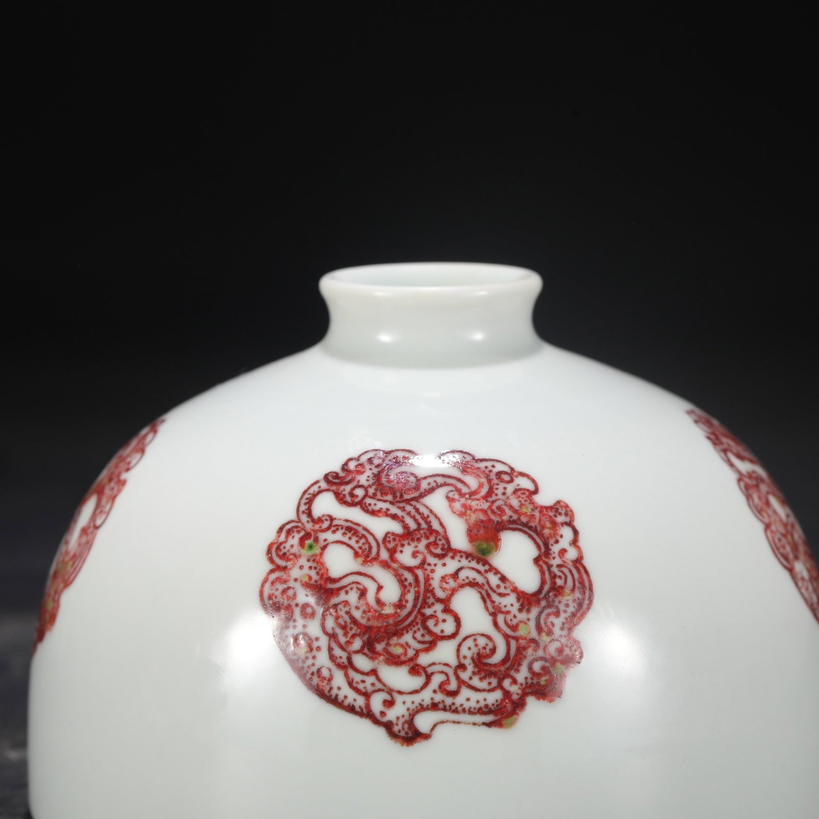 An Exquisite Underglaze-Red Dragon Pattern Vase - 3