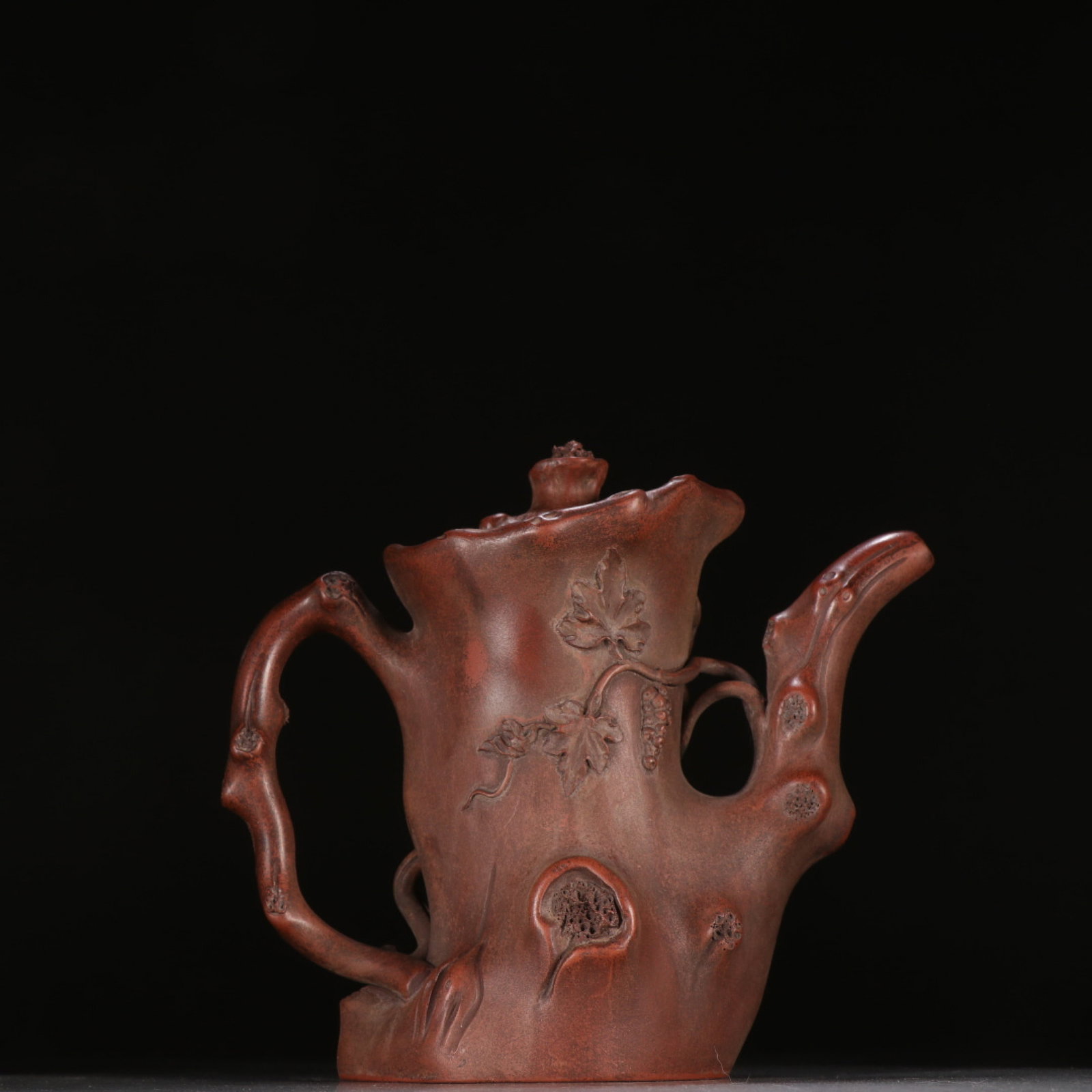 A Rare Purple Sands Squirrel and Grapes Pattern Teapot: A Rare Purple Sands Squirrel and Grapes Pattern Teapot,Qing Dynasty,China,Zhu Kexin Mark,Size:7.1inx7.5in 紫砂松鼠葡萄纹茶壶,中国ę