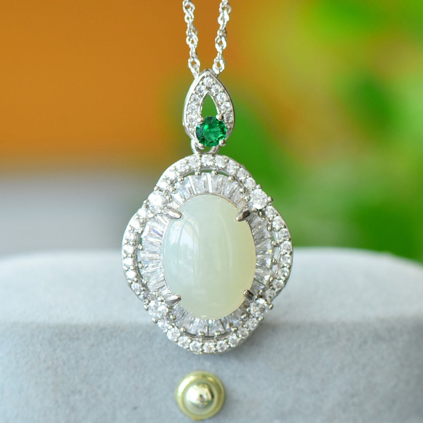 An Exquisite Bronze Inlaid White Jade Necklace: An Exquisite Bronze Inlaid White Jade Necklace,Size:4.7inx6.3in 铜镶白玉项链