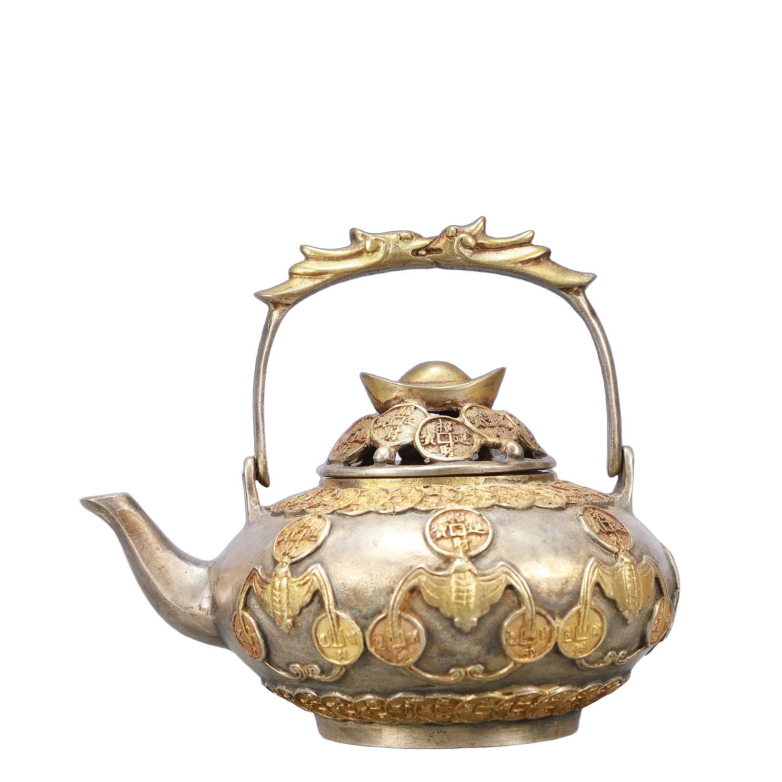 A Rare Gilt Silver Bats Pattern Teapot: A Rare Gilt Silver Bats Pattern Teapot,Qing Dynasty, China,Qianlong Four-character Mark,Size:6.1inx4.3inx5.1in,Weight:650g 银鎏金蝙蝠纹茶壶,中