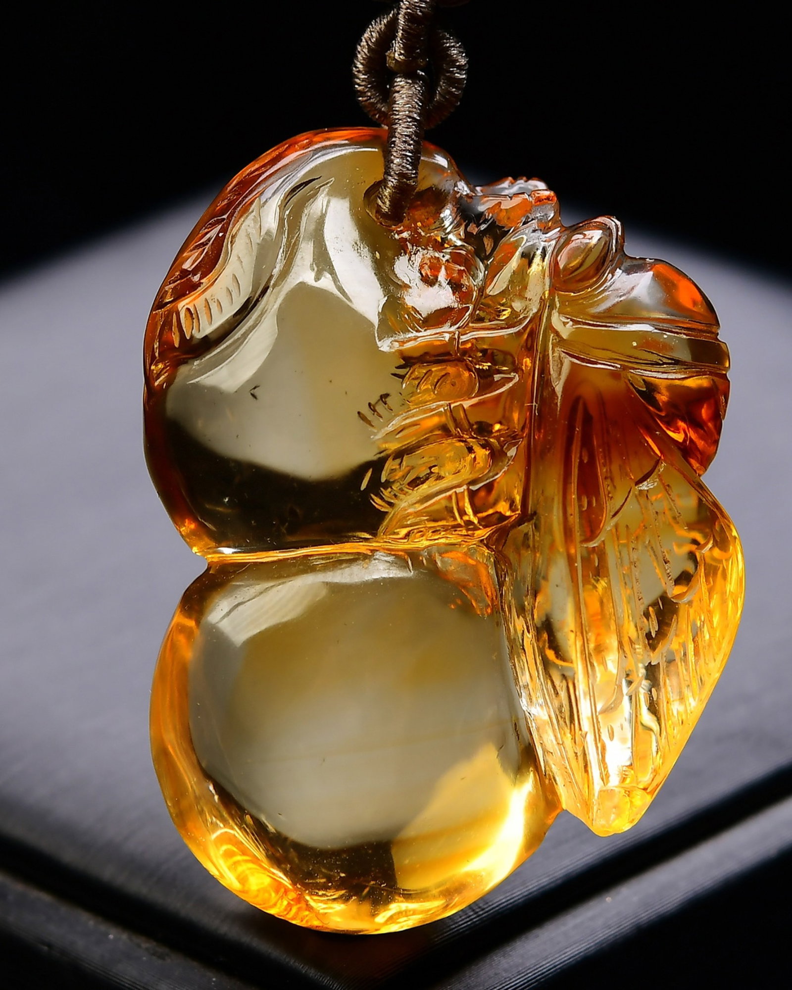 An Exquisite Crystal Cicada Pattern Gourd Pendant: An Exquisite Crystal Cicada Pattern Gourd Pendant,Size:44mmx32mmx15mm,Weight:38.3g 水晶蝉纹葫芦吊坠
