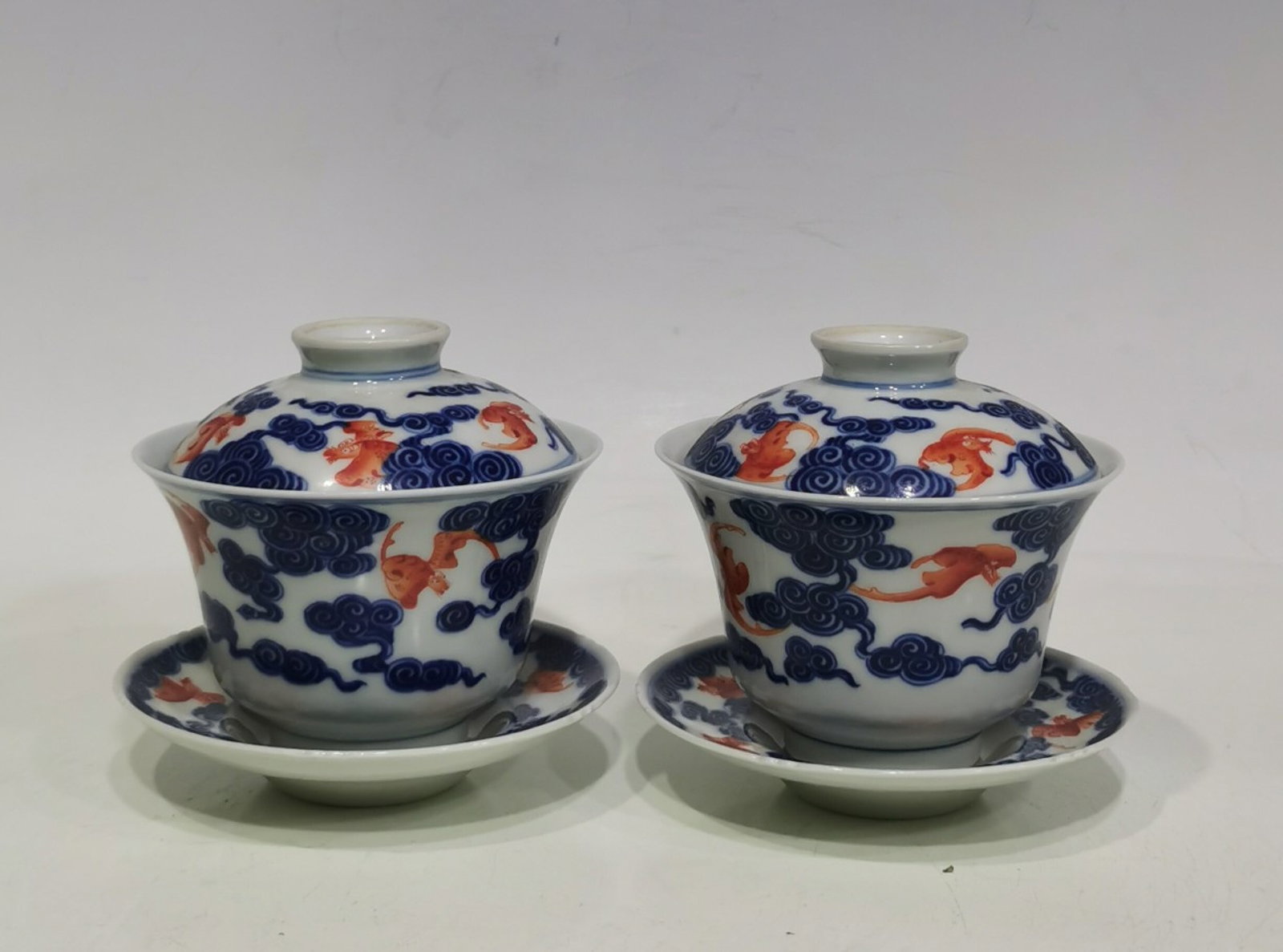 A Pair of Exquisite Doucai Auspicious Cloud and Bats Pattern Bowls with Cover,with Plates: A Pair of Exquisite Doucai Auspicious Cloud and Bats Pattern Bowls with Cover,with Plate,Qing Dynasty,China,Guangxu Six-character Mark,Size:4.1inx4.3in 一对斗彩祥云