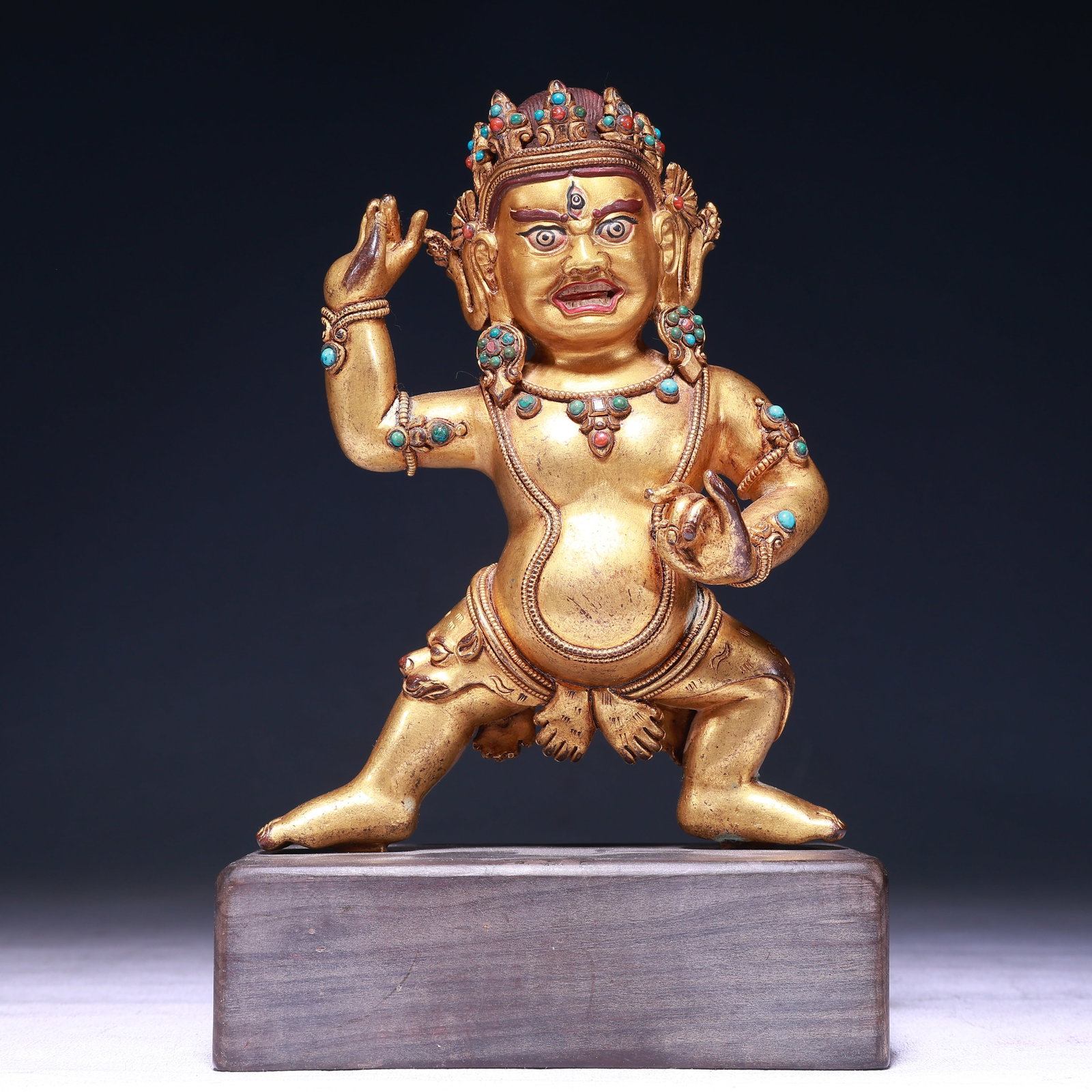 A Solemn Gilt Bronze Statue of Mammon,Inlaid Turquoise: A Solemn Gilt Bronze Statue of Mammon,Inlaid Turquoise,Qing Dynasty,China,Size:4.9inx2.8inx7.9in,Weight:950g 铜鎏金财神像,嵌绿松石,中&