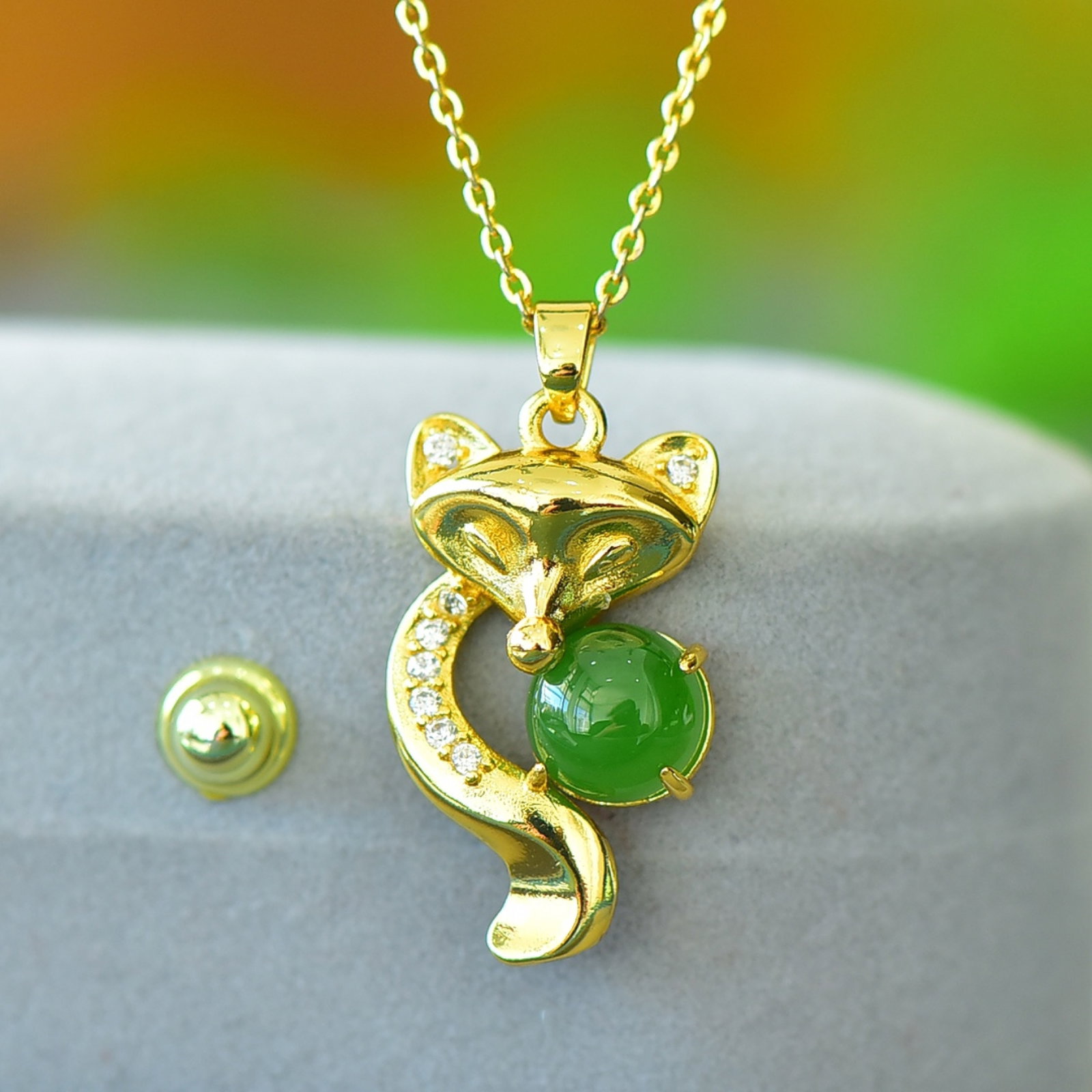 An Exquisite Bronze-Gold Plated Inlaid Jasper Fox Necklace,Inlaid Diamond: An Exquisite Bronze-Gold Plated Inlaid Jasper Fox Necklace,Inlaid Diamond,Size:8mmx8mm 铜镀金镶碧玉狐狸项链,嵌钻石