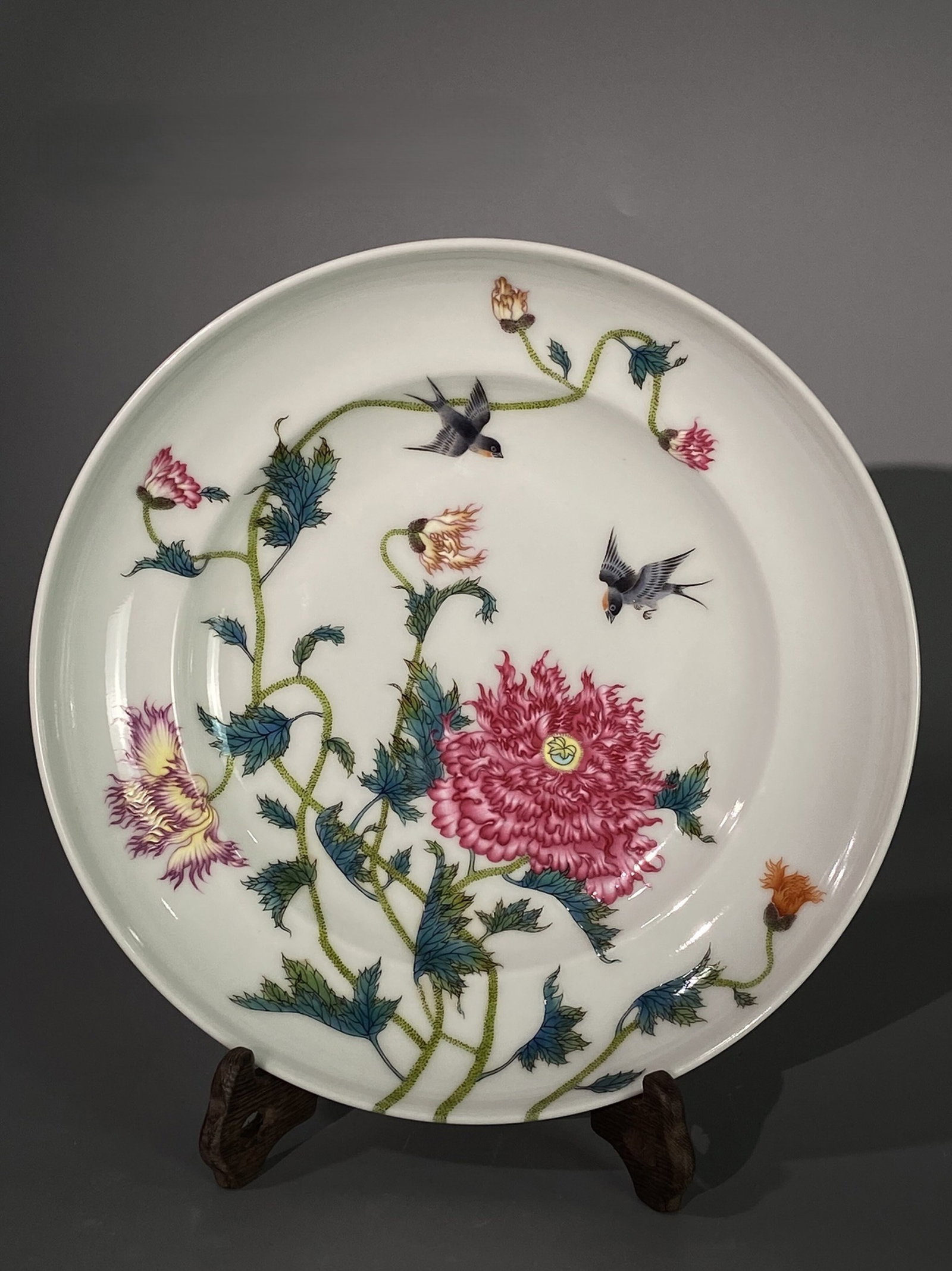 An Exquisite Famille-Rose Flower and Bird Pattern Plate: An Exquisite Famille-Rose Flower and Bird Pattern Plate,Qing Dynasty,China,Yongzheng Six-character Mark,Size:2.2inx10in 粉彩花鸟纹盘子,中国清