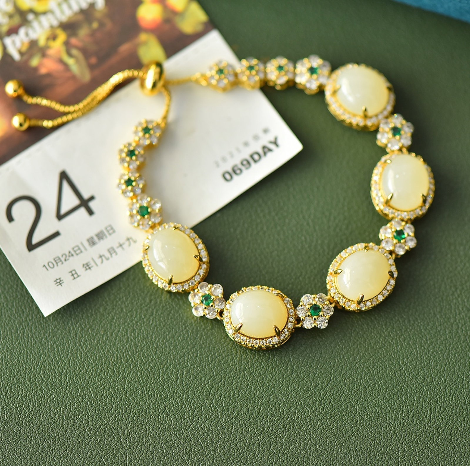 An Exquisite Bronze-Gold Plated Inlaid White Jade Bracelet: An Exquisite Bronze-Gold Plated Inlaid White Jade Bracelet,Size:3.9inx4.7in 铜镀金镶白玉手链