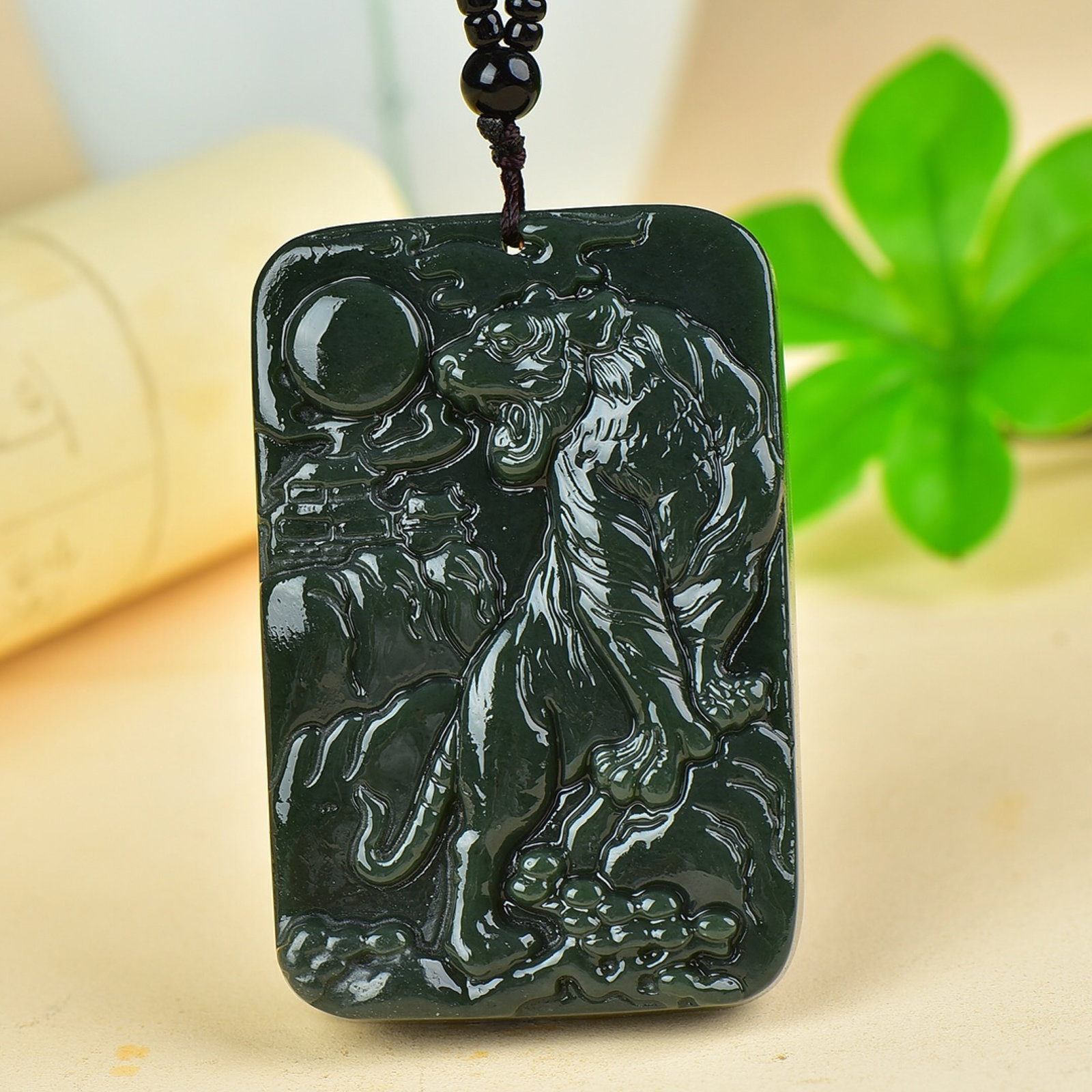 An Exquisite Jasper Tiger Pattern Pendant: An Exquisite Jasper Tiger Pattern Pendant,Size:40mmx61mm 碧玉虎纹挂件