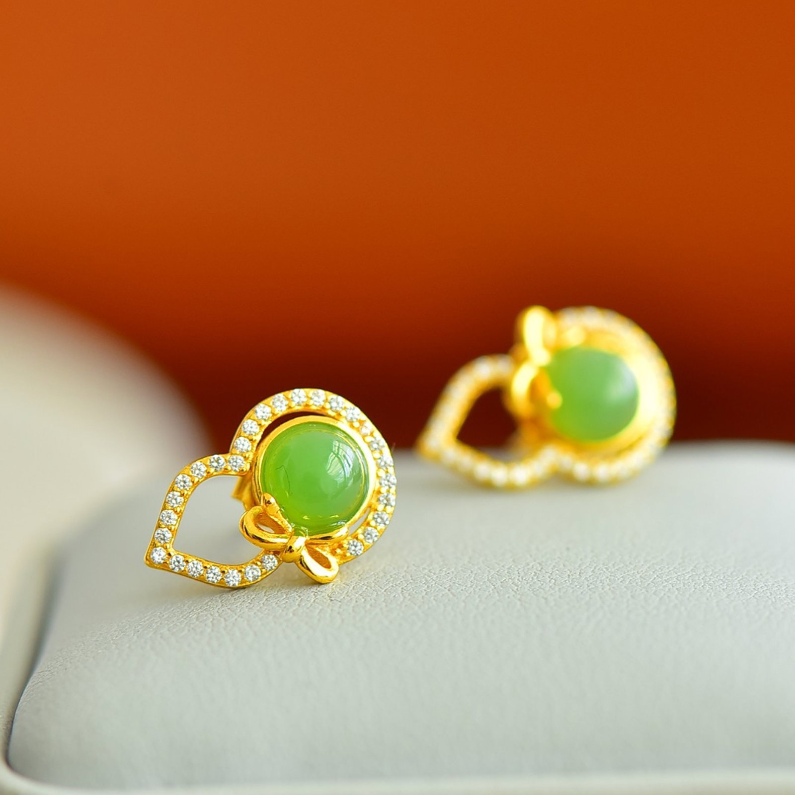 A Pair of Exquisite Sterling Silver-Gold Plated Inlaid Jasper Gourd Earrings,Inlaid Diamond: A Pair of Exquisite Sterling Silver-Gold Plated Inlaid Jasper Gourd Earrings,Inlaid Diamond,Size:6mmx6mm 一对纯银镀金镶碧玉葫芦耳