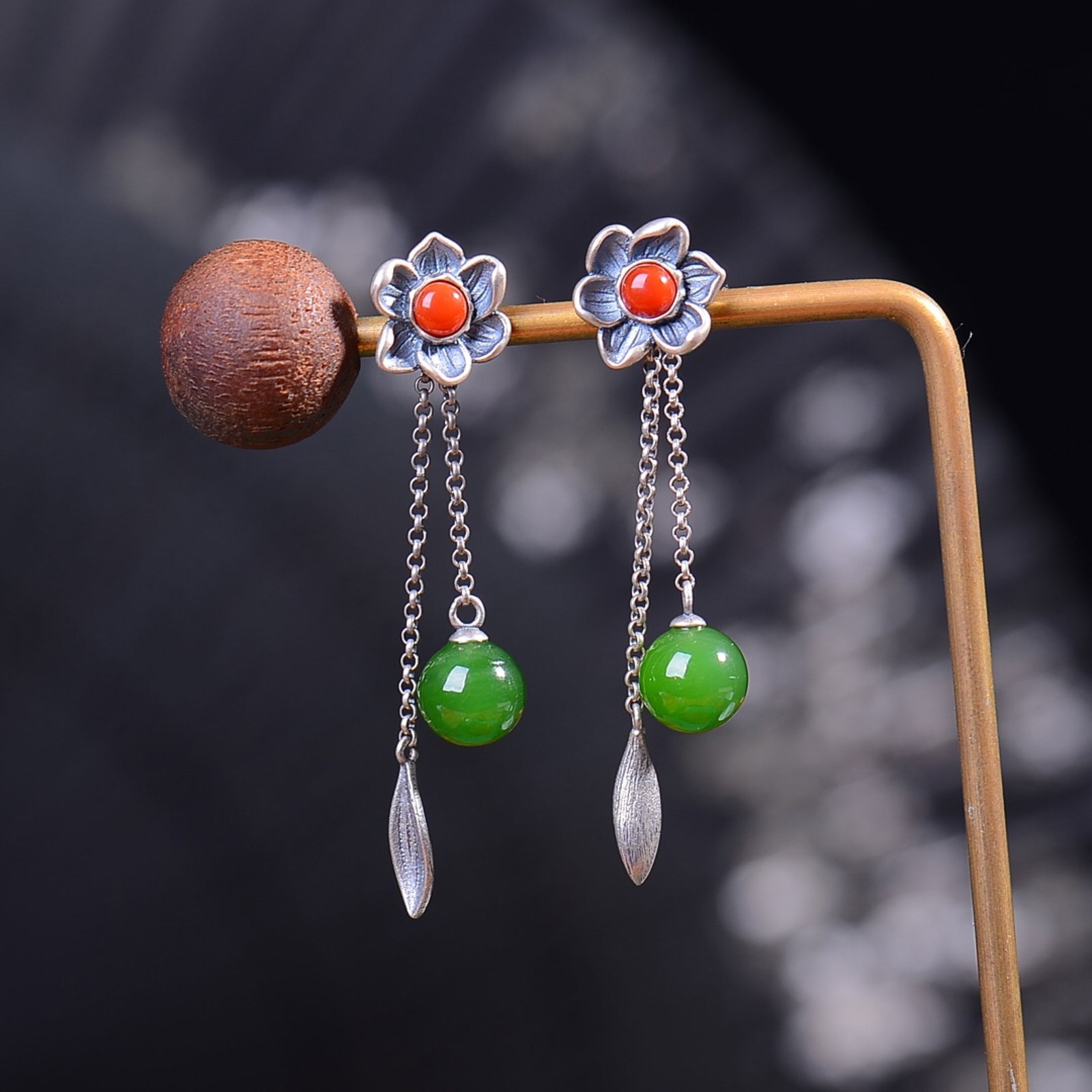 A Pair of Exquisite Sterling Silver Inlaid Jasper Earrings,Inlaid Agate: A Pair of Exquisite Sterling Silver Inlaid Jasper Earrings,Inlaid Agate,Size:8mmx8mm 一对纯银镶碧玉耳环,嵌玛瑙
