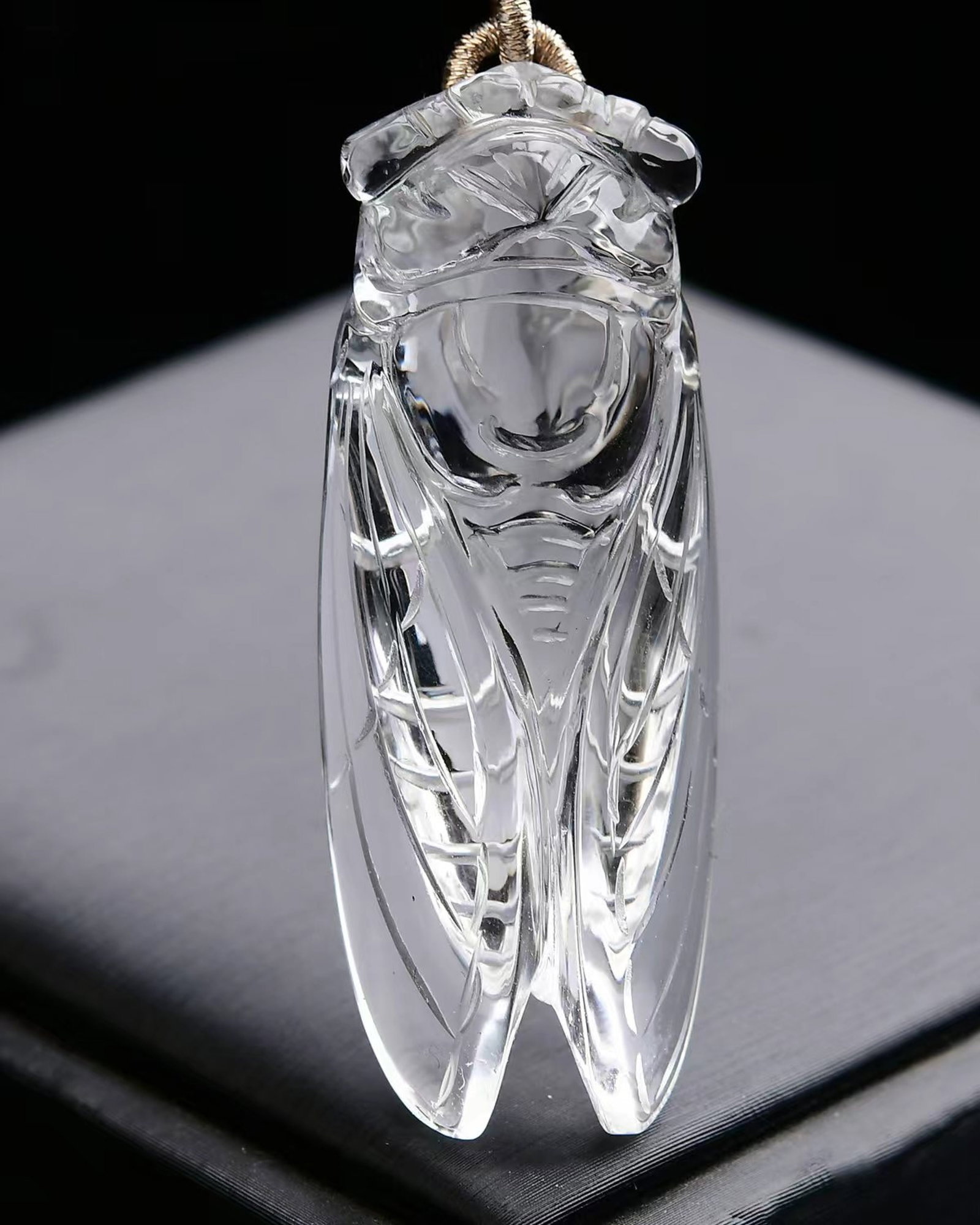 An Exquisite Crystal Cicada Pendant: An Exquisite Crystal Cicada Pendant,Size:55mmx21mmx15mm,Weight:27.7g 水晶蝉吊坠