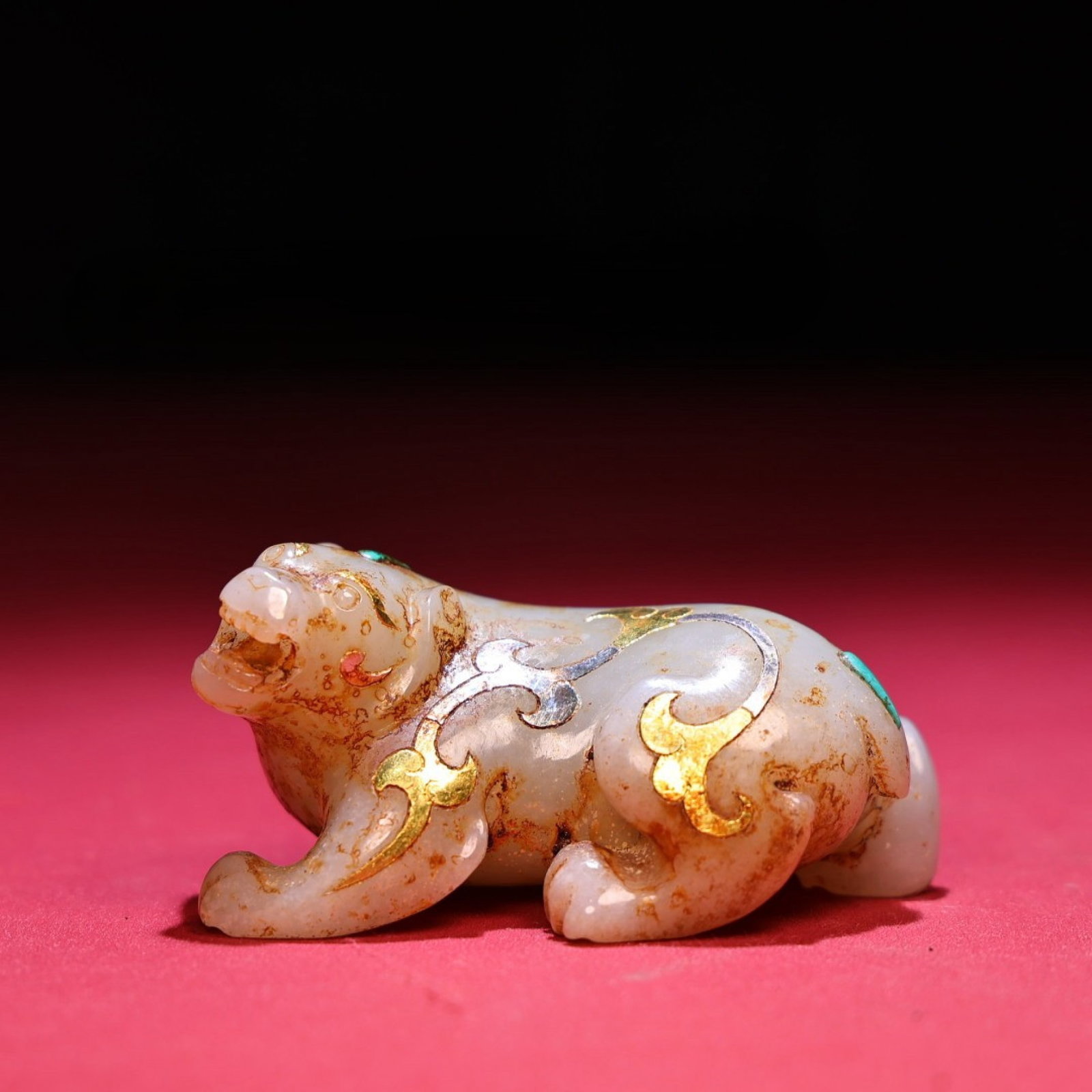 An Exquisite White Jade Inlaid Gold and Silver Bear Ornament (1 of 7)