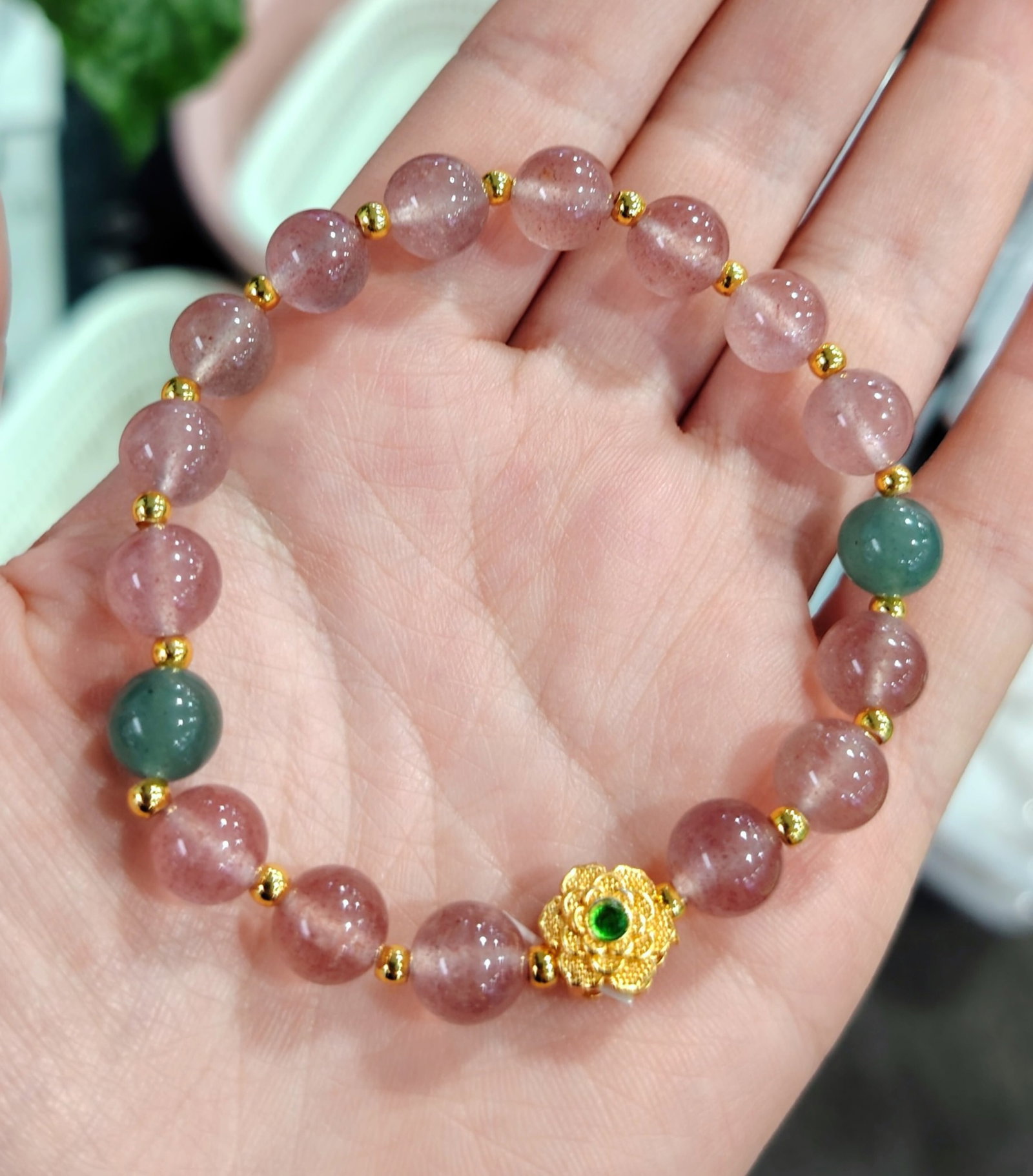 An Exquisite Crystal Bracelets: An Exquisite Crystal Bracelets,Size:8mmx8mm 水晶手串