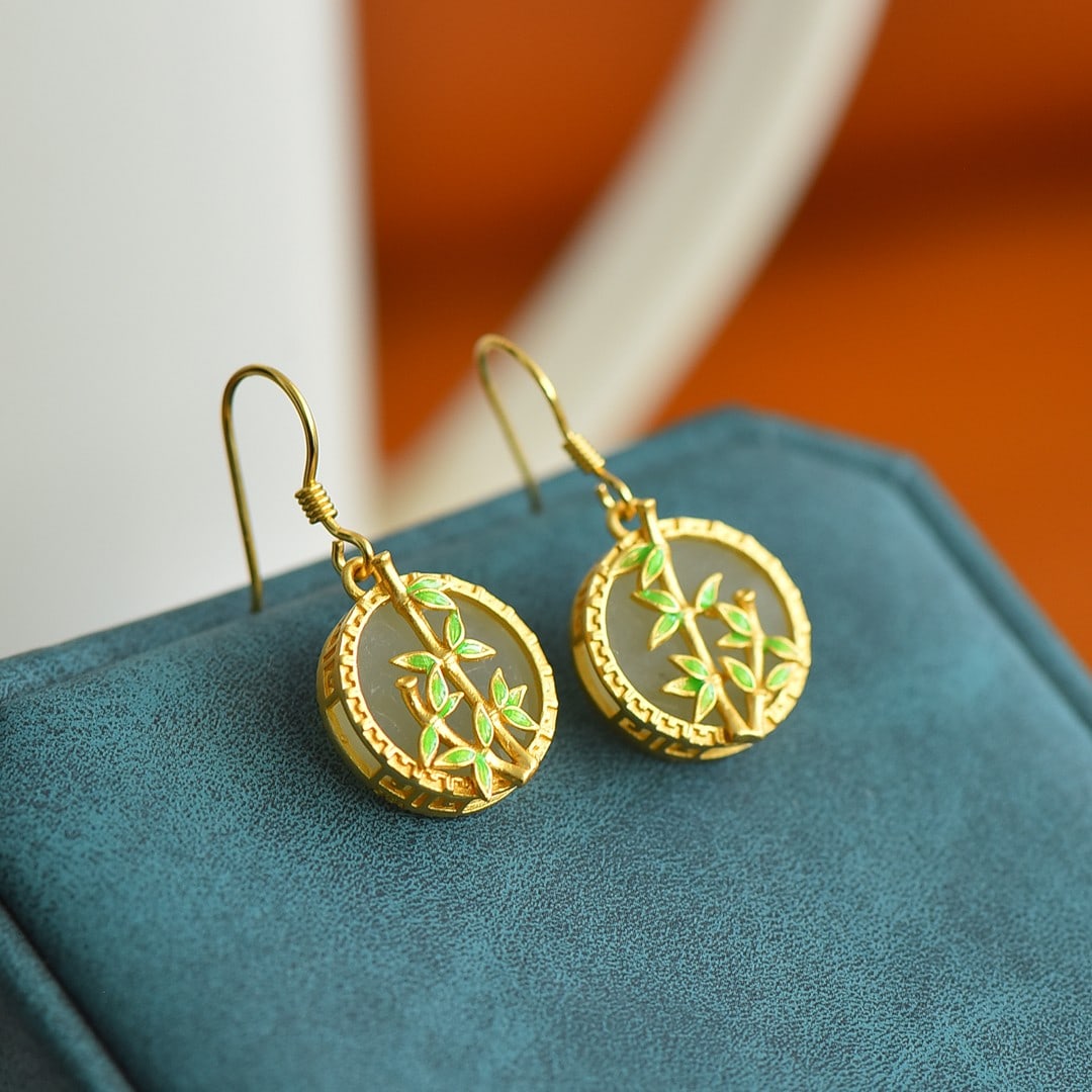 A Pair of Exquisite Sterling Silver-Gold Plated Inlaid Jasper Earrings: A Pair of Exquisite Sterling Silver-Gold Plated Inlaid Jasper Earrings,Size:12mmx12mm 一对纯银镀金镶碧玉耳环
