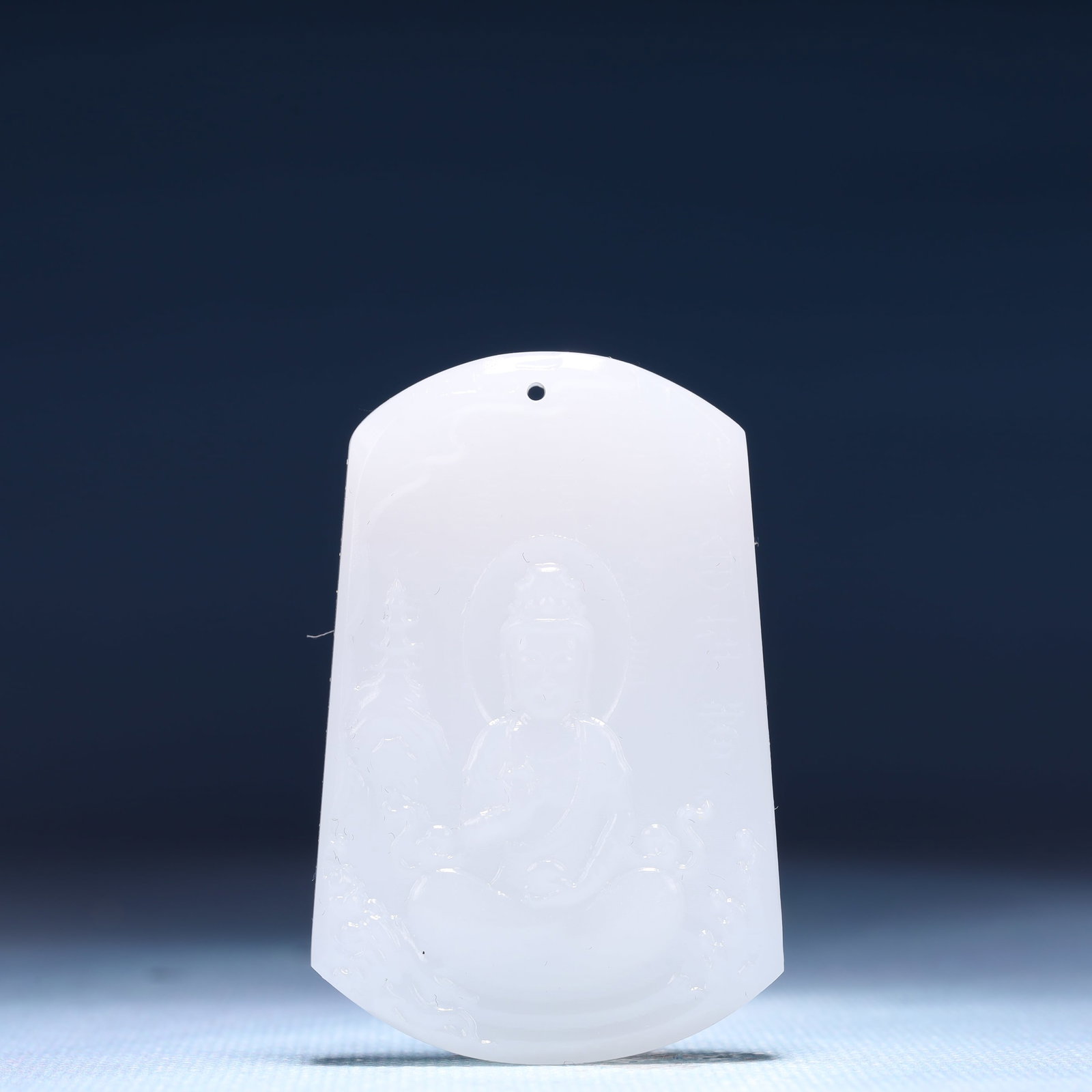 An Exquisite White Jade Statue of Avalokitesvara Pendant: An Exquisite White Jade Statue of Avalokitesvara Pendant,Size:1.6inx0.4inx2.4in,Weight:45g 白玉观音像牌