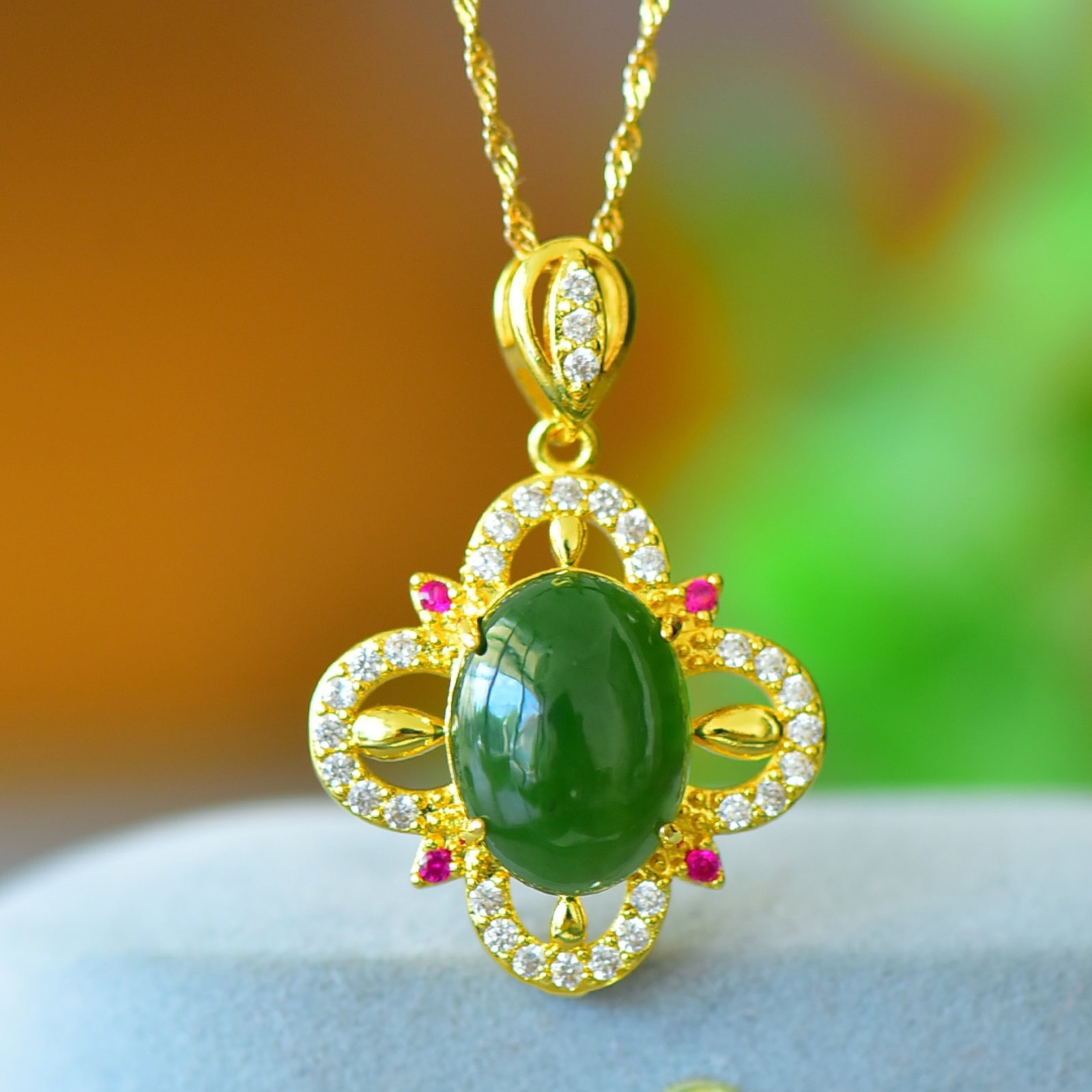A Set of Fine Bronze-Gold Plated Inlaid Jasper Jewelry: A Set of Fine Bronze-Gold Plated Inlaid Jasper Jewelry,Size:(Necklace)4.7inx6.3in,(Earrings)3.9inx4.7in,(Ring)3.9inx4.7in 一套铜镀金镶碧玉首མ