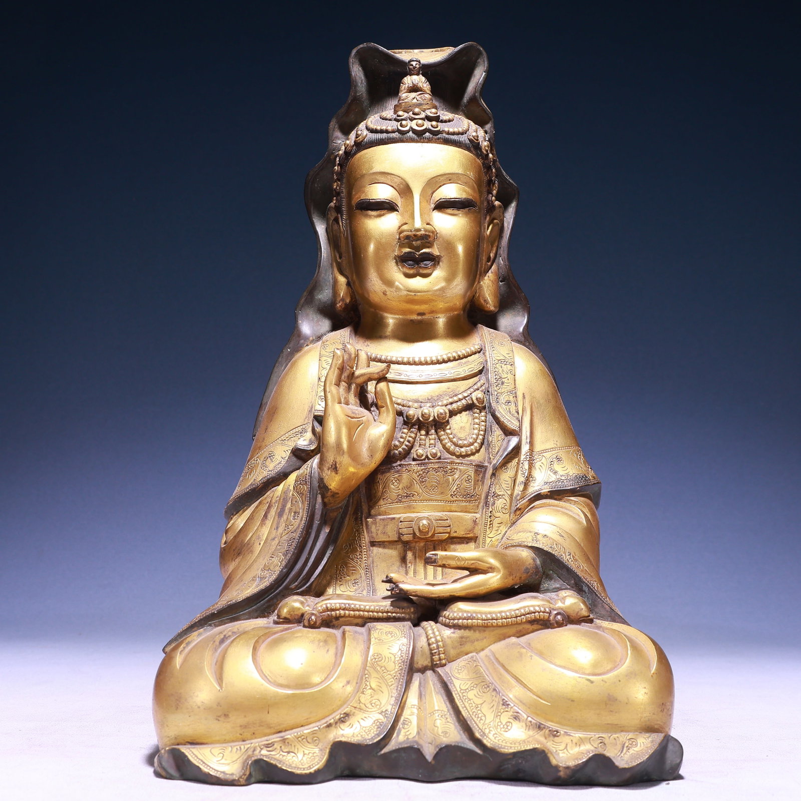A Solemn Gilt Bronze Auspicious Cloud Pattern Statue of Avalokitesvara: A Solemn Gilt Bronze Auspicious Cloud Pattern Statue of Avalokitesvara,Qing Dynasty,China,Size:9.4inx6.7inx15.7in,Weight:10450g