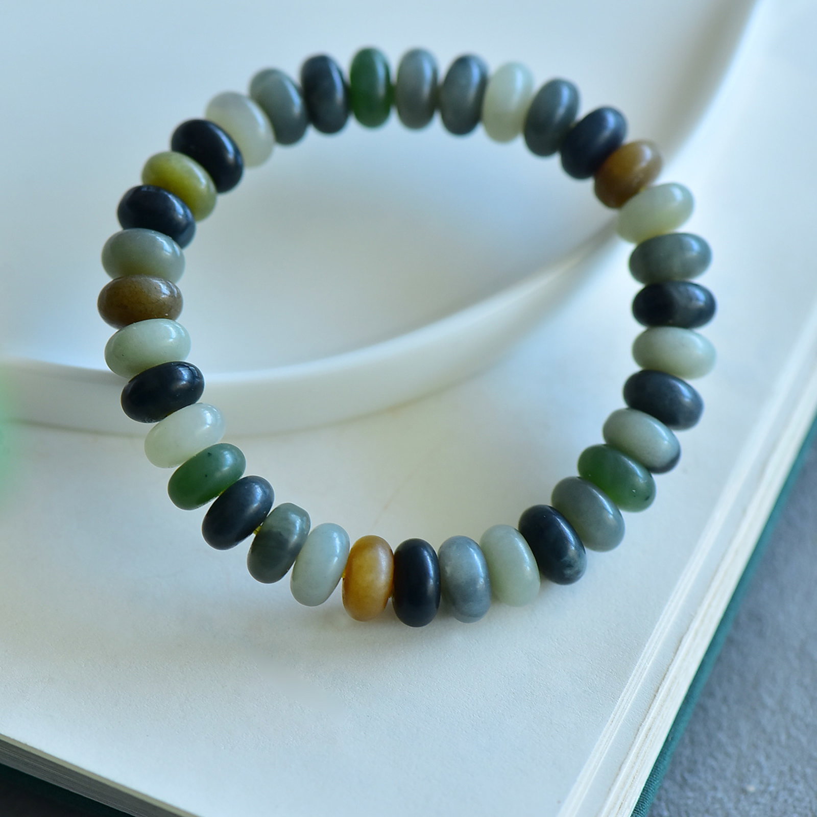 An Exquisite Multi-Gem Bracelets - 3
