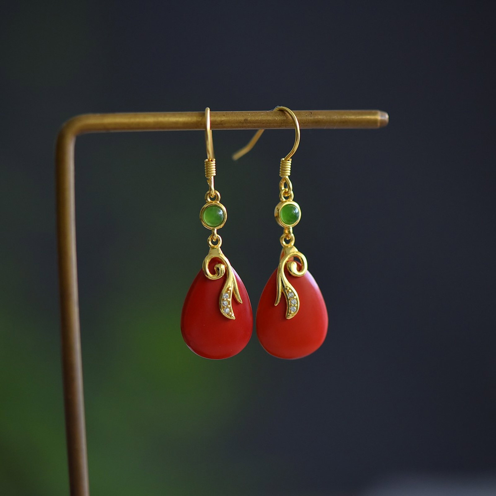 A Pair of Exquisite Sterling Silver-Gold Plated Inlaid Cinnabar Earrings: A Pair of Exquisite Sterling Silver-Gold Plated Inlaid Cinnabar Earrings,Size:12mmx16mm 一对纯银镀金镶朱砂耳环