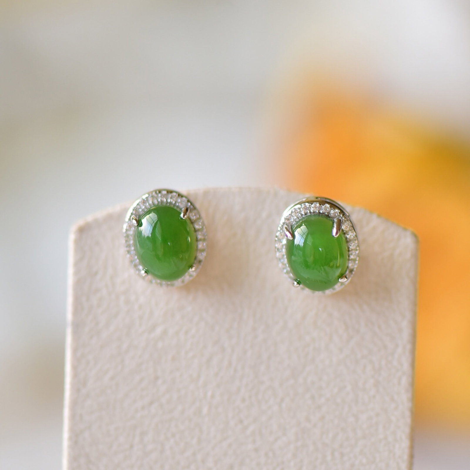A Pair of Exquisite Sterling Silver Inlaid Jasper Earrings,Inlaid Diamond: A Pair of Exquisite Sterling Silver Inlaid Jasper Earrings,Inlaid Diamond,Size:7mmx9mm 一对纯银镶碧玉耳钉,嵌钻石