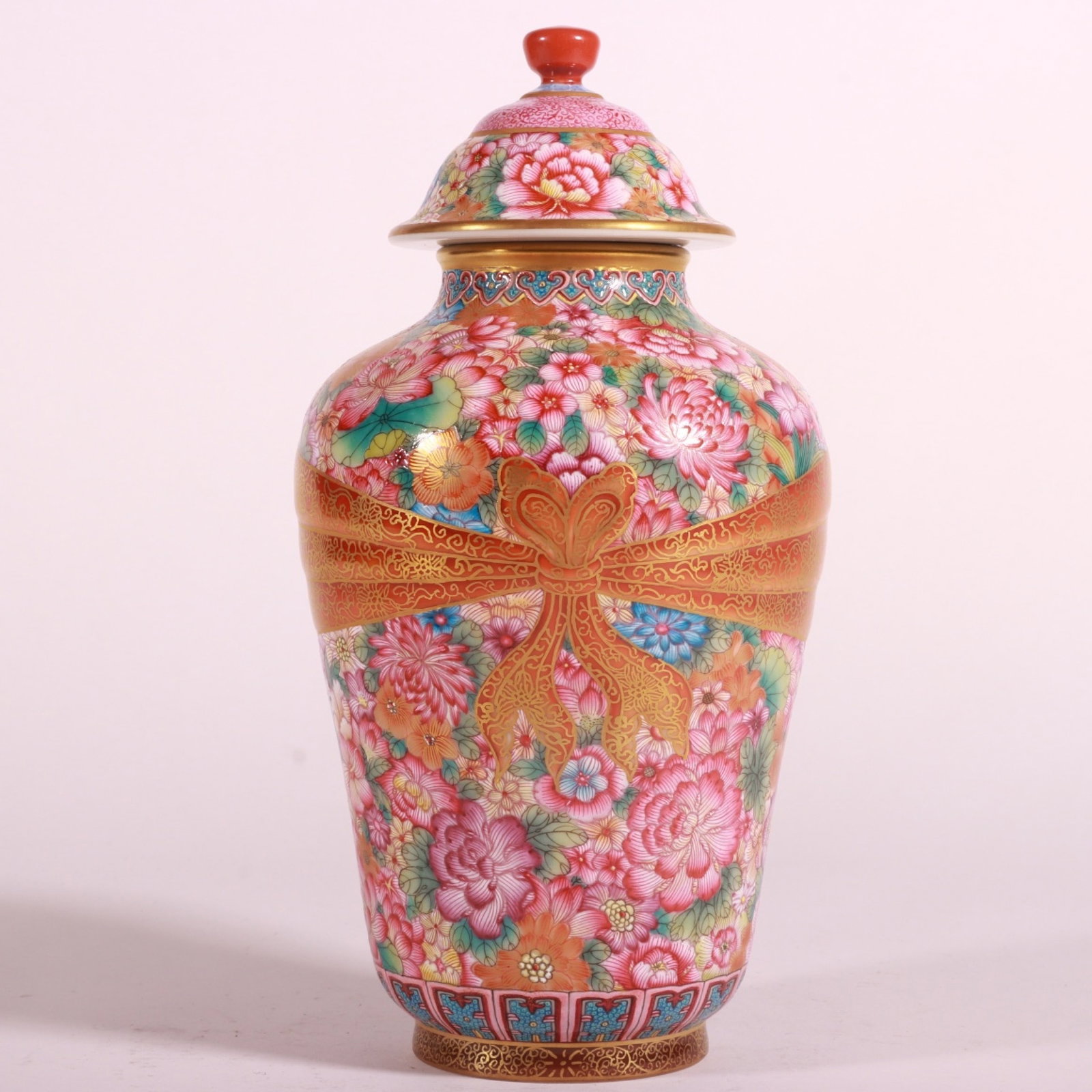An Exquisite Enamel Painted Gold Flower Pattern Jar with Cover: An Exquisite Enamel Painted Gold Flower Pattern Jar with Cover,Qing Dynasty,China,Qianlong Six-character Mark,Size:7.7inx3.8in 珐琅彩描金花卉纹盖&