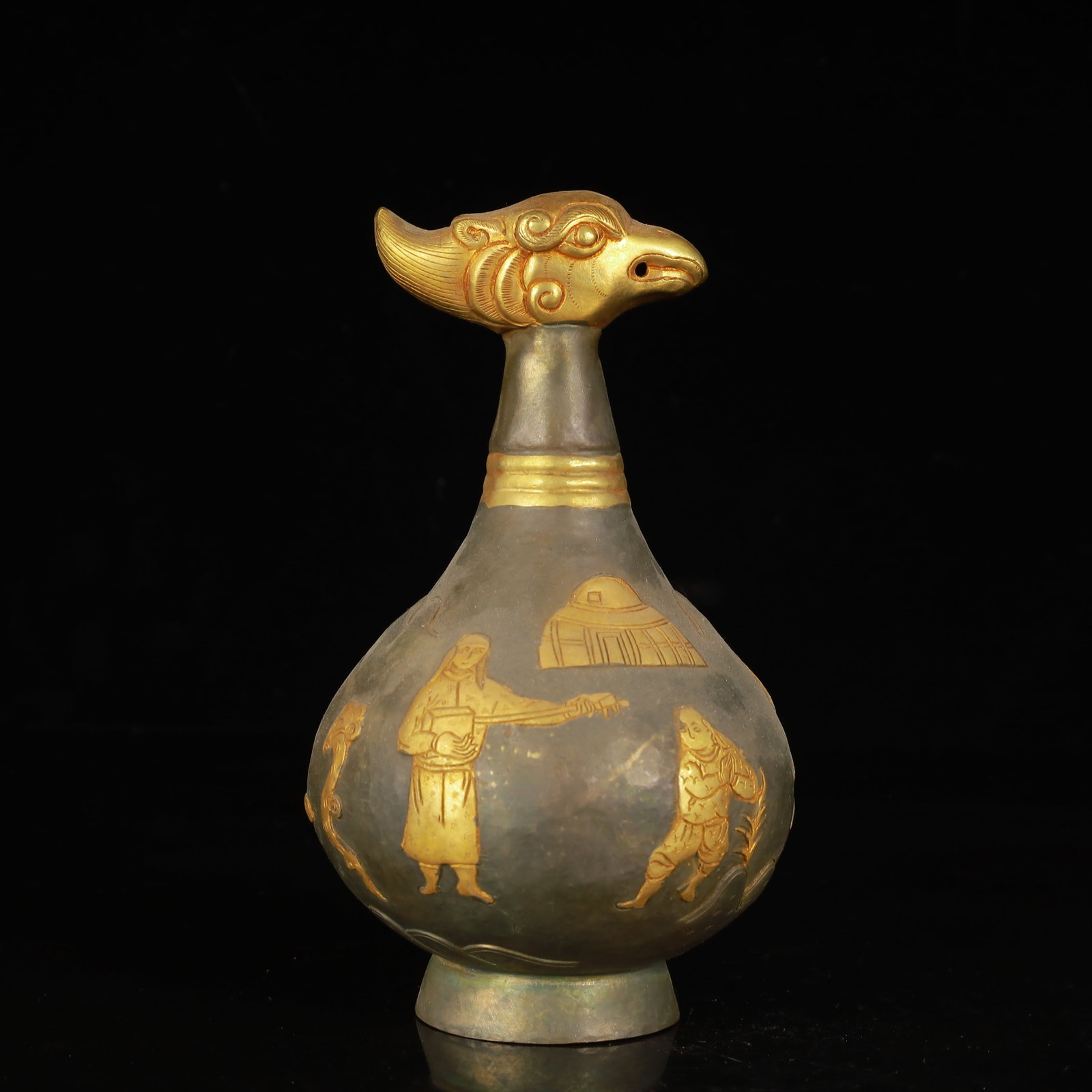 An Exquisite Gilt Silver Figure Pattern Vase: An Exquisite Gilt Silver Figure Pattern Vase,Tang Dynasty,China,Zhenguan Four-Character Mark,Size:3.9inx7.1in,Weight:350g 银鎏金人物纹瓶,中国Ù