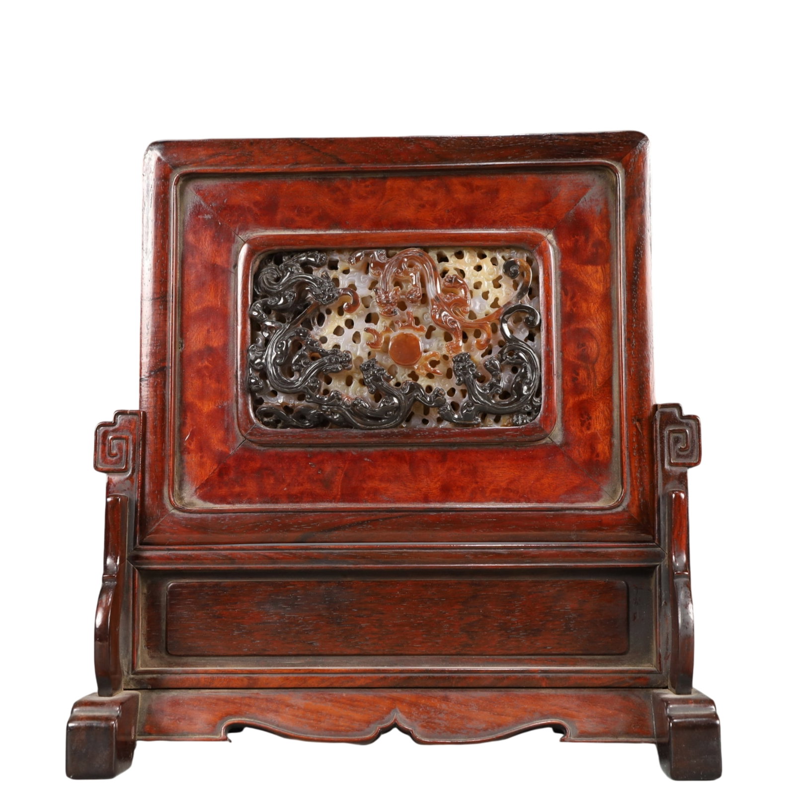 A Precious Agate Auspicious Beast Table Screen: A Precious Agate Auspicious Beast Table Screen,Qing Dynasty, China,Size:10.4inx4.5inx11in Weight:1500g 玛瑙瑞兽台屏,中国清代