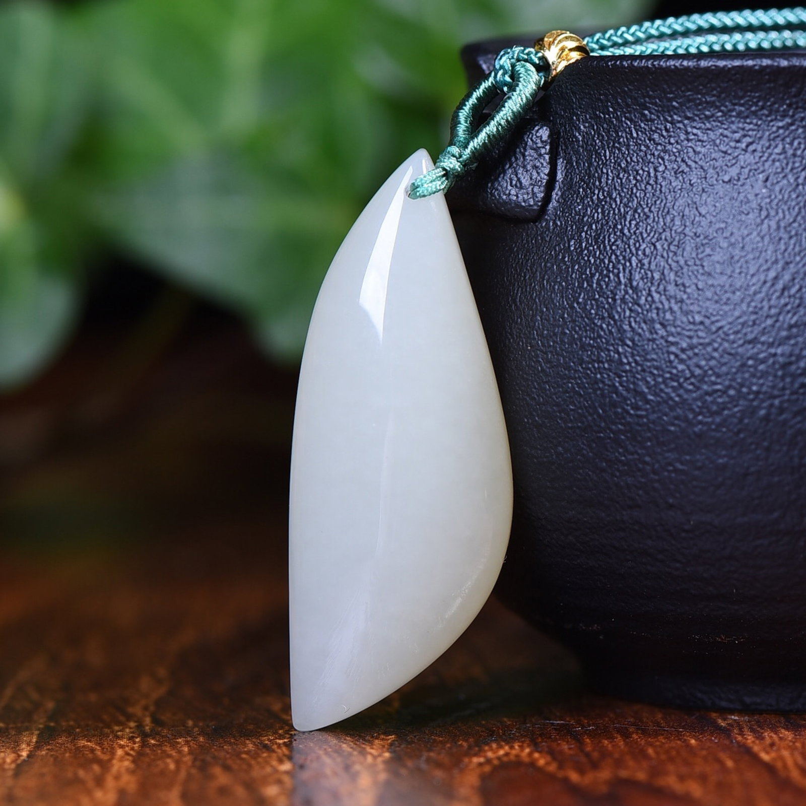An Exquisite White Jade Pendant: An Exquisite White Jade Pendant,Size:26mmx44mm 白玉吊坠