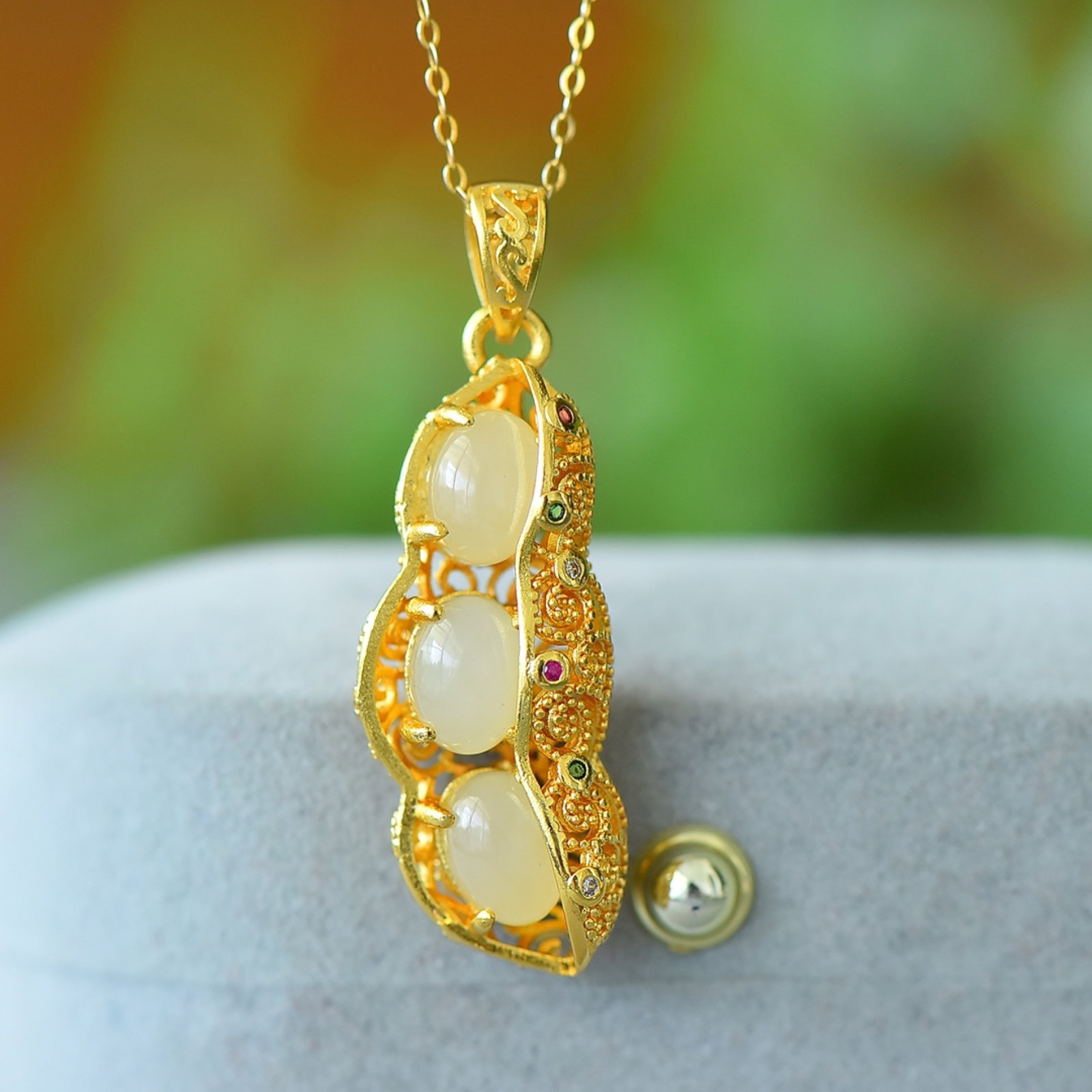 An Exquisite Bronze-Gold Plated Inlaid White Jade Necklace: An Exquisite Bronze-Gold Plated Inlaid White Jade Necklace,Size:2.4inx3.1in 铜镀金镶白玉项链
