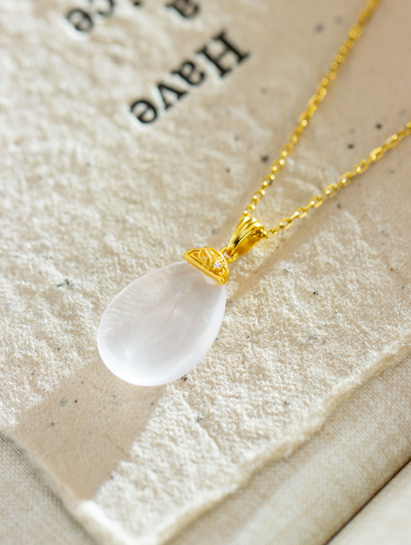 An Exquisite Sterling Silver-Gold Plated Inlaid Crystal Pendant: An Exquisite Sterling Silver-Gold Plated Inlaid Crystal Pendant 纯银镀金镶水晶吊坠