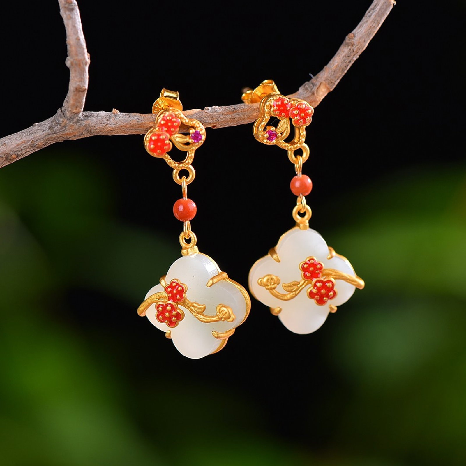A Pair of Exquisite Sterling Silver-Gold Plated Inlaid White Jade Enamel Earrings: A Pair of Exquisite Sterling Silver-Gold Plated Inlaid White Jade Enamel Earrings,Size:14mmx14mm 一对纯银镀金镶白玉珐琅耳环