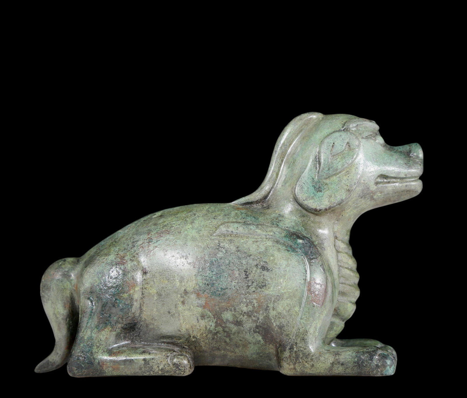 A precious bronze auspicious animal ornament: A precious bronze auspicious animal ornament with inscriptions. In ancient times, the surface was carefully carved, vividly demonstrating the superb skills of the craftsmen. It has its own unique mean