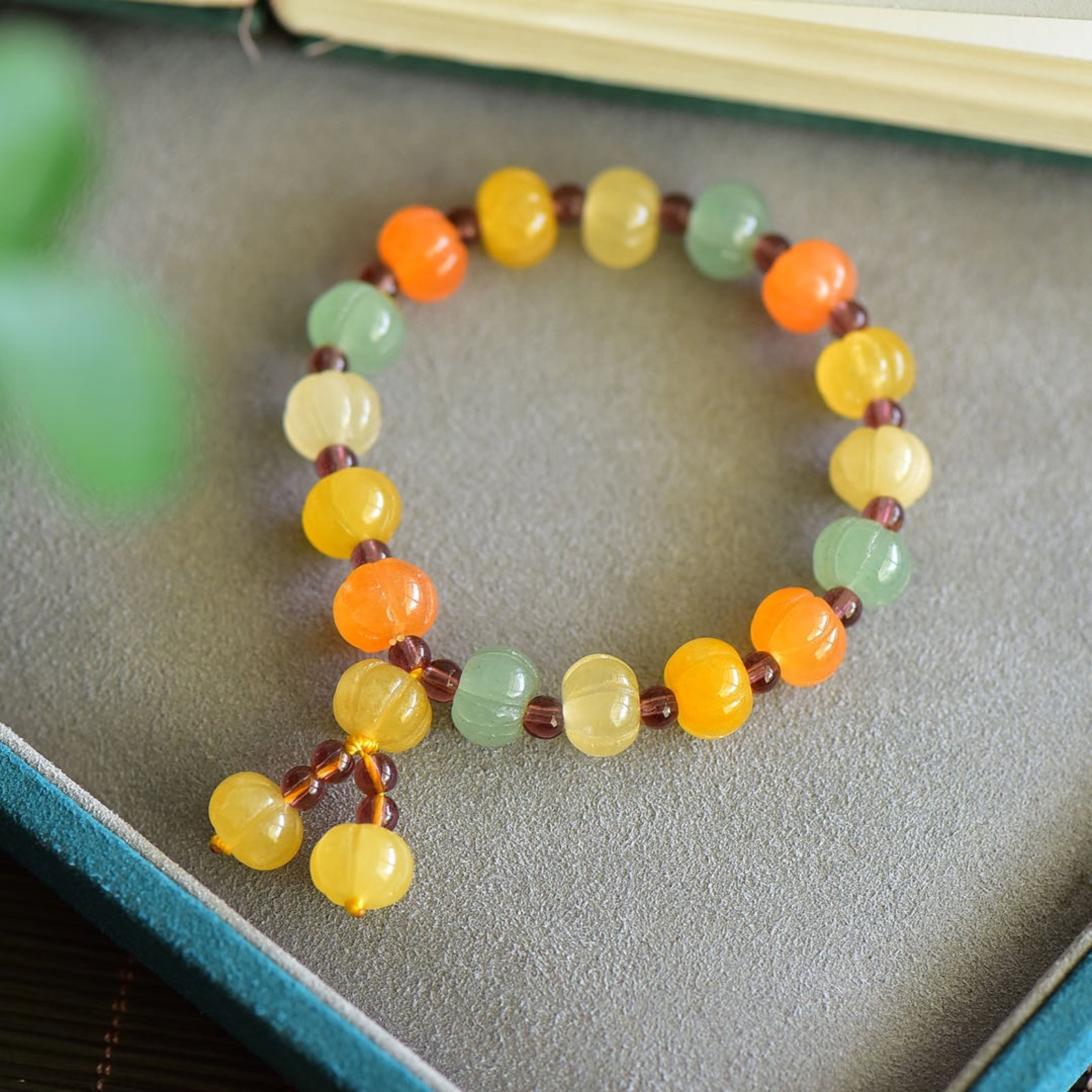 An Exquisite Multi-Gem Bracelets - 3