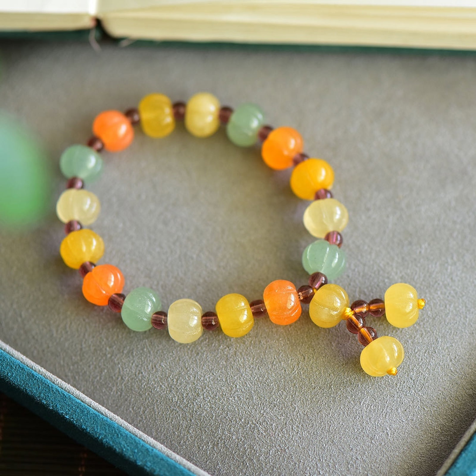 An Exquisite Multi-Gem Bracelets - 4
