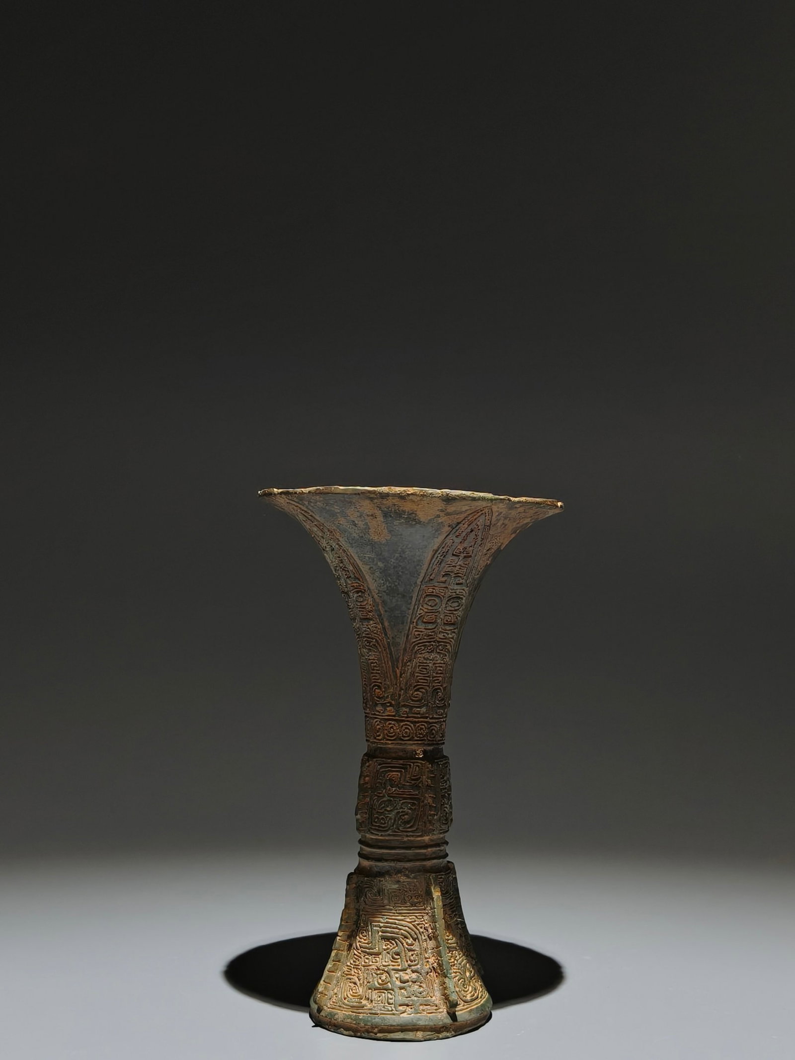 An Archaic Bronze Beast-Face Pattern Gu - 4
