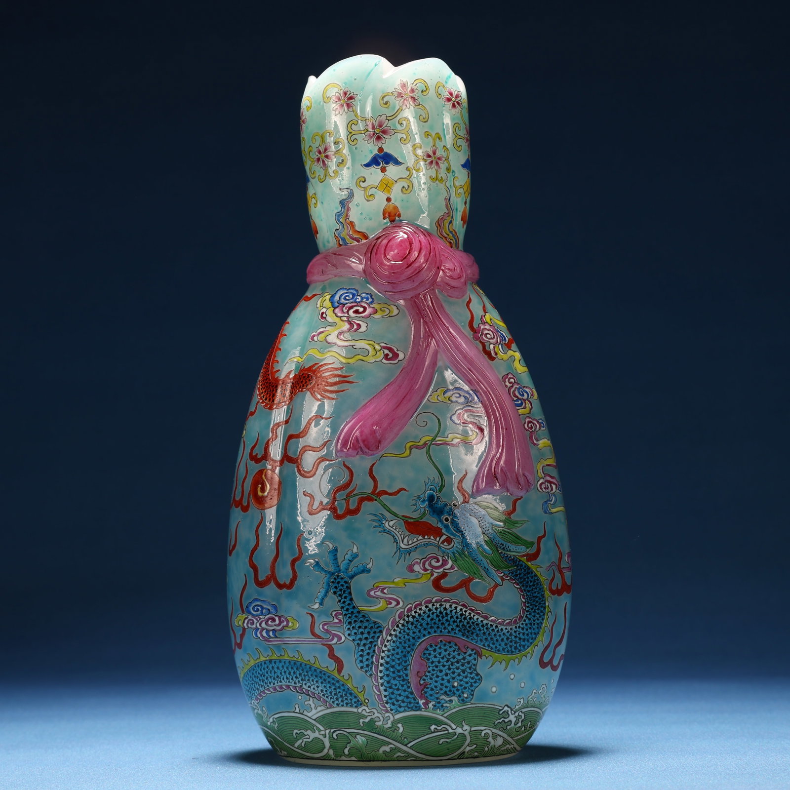 A Fine Glass Painted Enamel Auspicious Cloud and Dragon Pattern Vase: A Fine Glass Painted Enamel Auspicious Cloud and Dragon Pattern Vase,Qing Dynasty, China,Qianlong Four-character Mark,Size:3.5inx2.2inx7.5in 料器画珐琅祥云