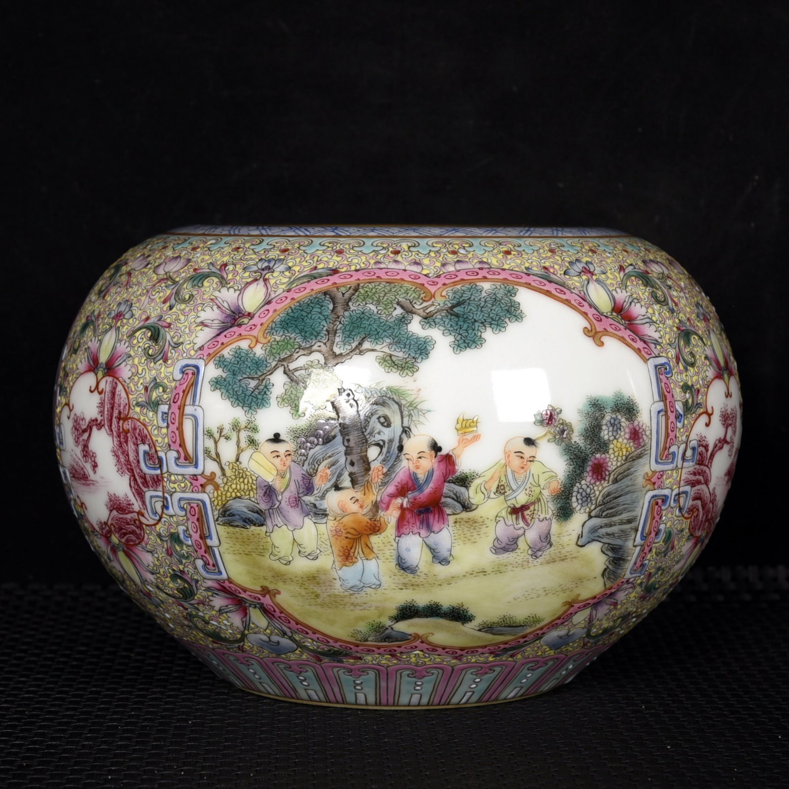An Exquisite Enamel Painted Gold Character and Story Pattern Brush Washer: An Exquisite Enamel Painted Gold Character and Story Pattern Brush Washer,Qing Dynasty,China,Qianlong Six-character Mark,Size:5.1inx7.1in 珐琅彩描金人物ਠ