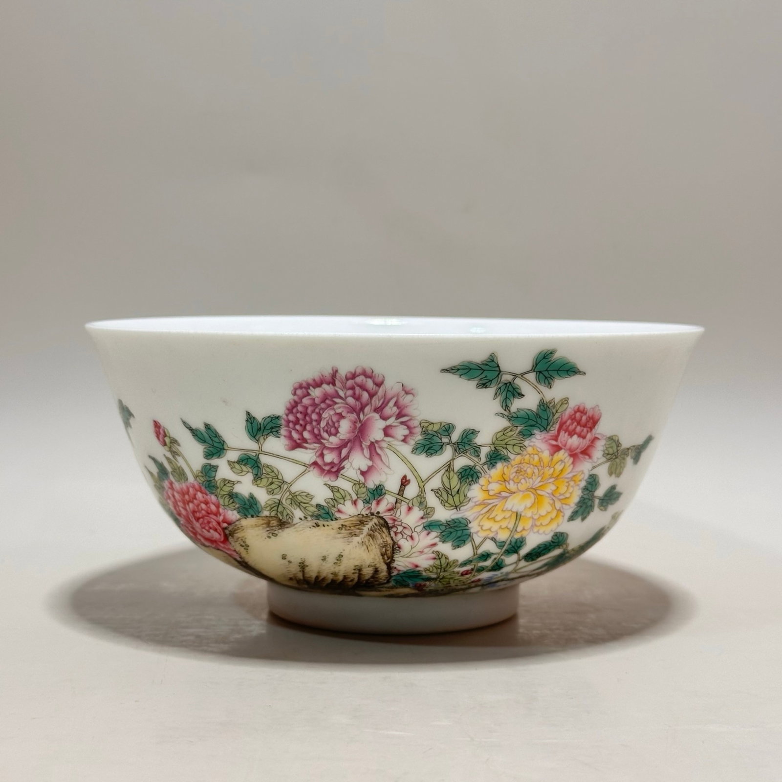 An Exquisite Enamel Flower Pattern Bowl,with poem: An Exquisite Enamel Flower Pattern Bowl,with poem,Qing Dynasty,China,Yongzheng Four-character Mark,Size:3inx6.2in