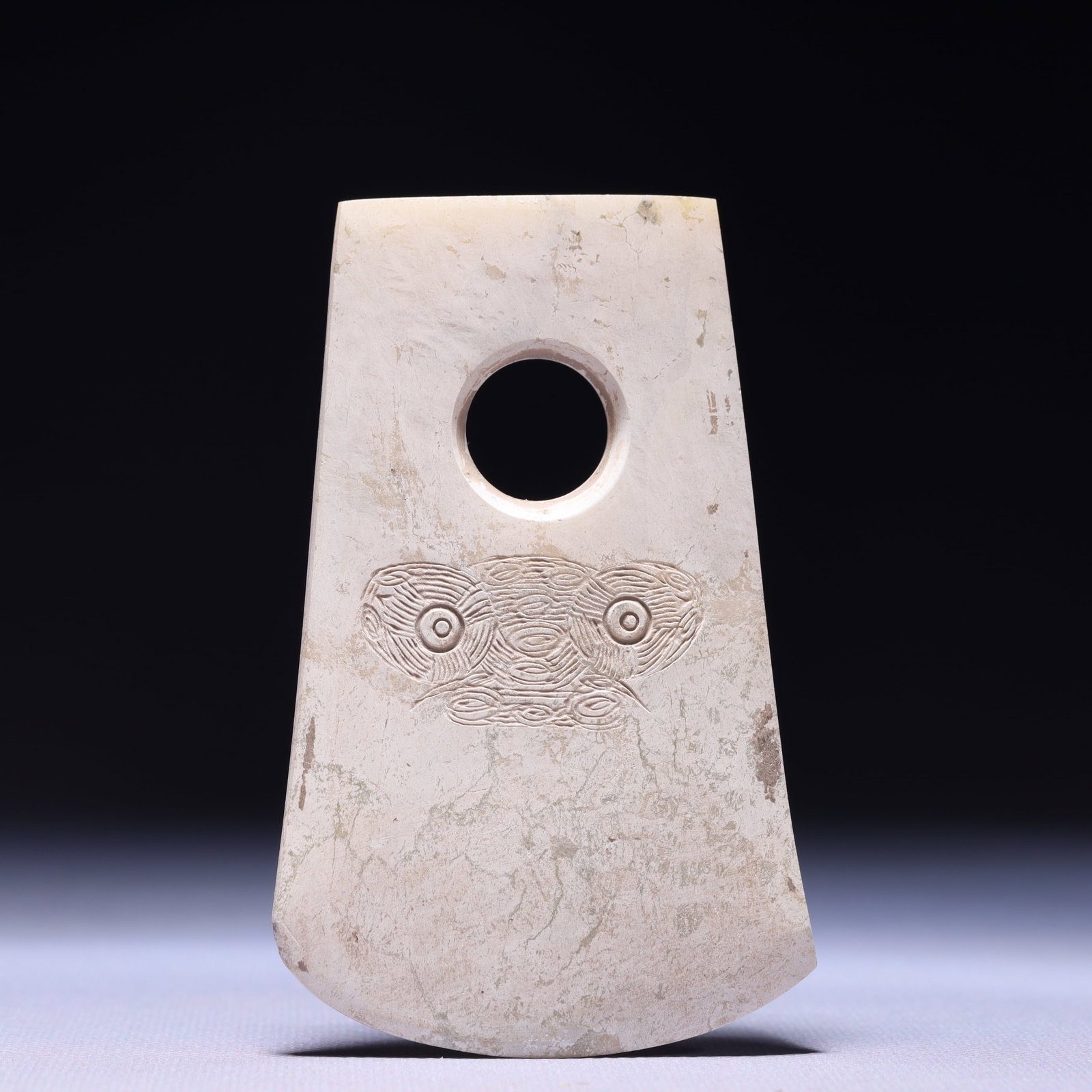 An Archaic Hongshan Culture White chicken bones Beast-Face Pattern Pendant: An Archaic Hongshan Culture White chicken bones Beast-Face Pattern Pendant,Ancient Time,China,Size:2.6inx0.4inx4.3in,Weight:113g 红山文化鸡骨白兽面
