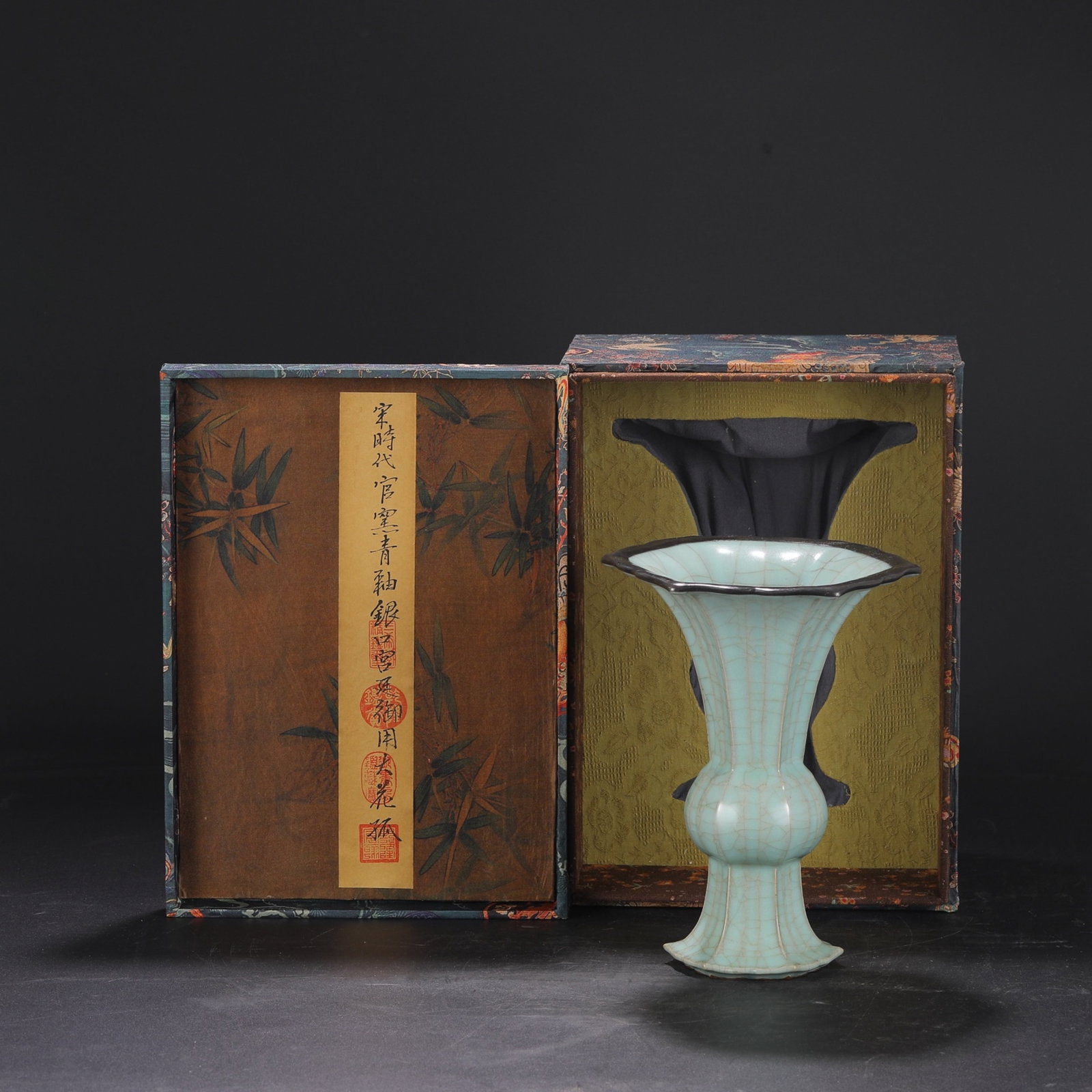 An Exquisite Guan yao Celadon Glazed Cover with Silver Vase,with an Imperial Poem by Emperor: An Exquisite Guan yao Celadon Glazed Cover with Silver Vase,with an Imperial Poem by Emperor Qianlong,Song Dynasty,China,Size:9.4inx7.1in 官窑青釉银口瓶,ñ