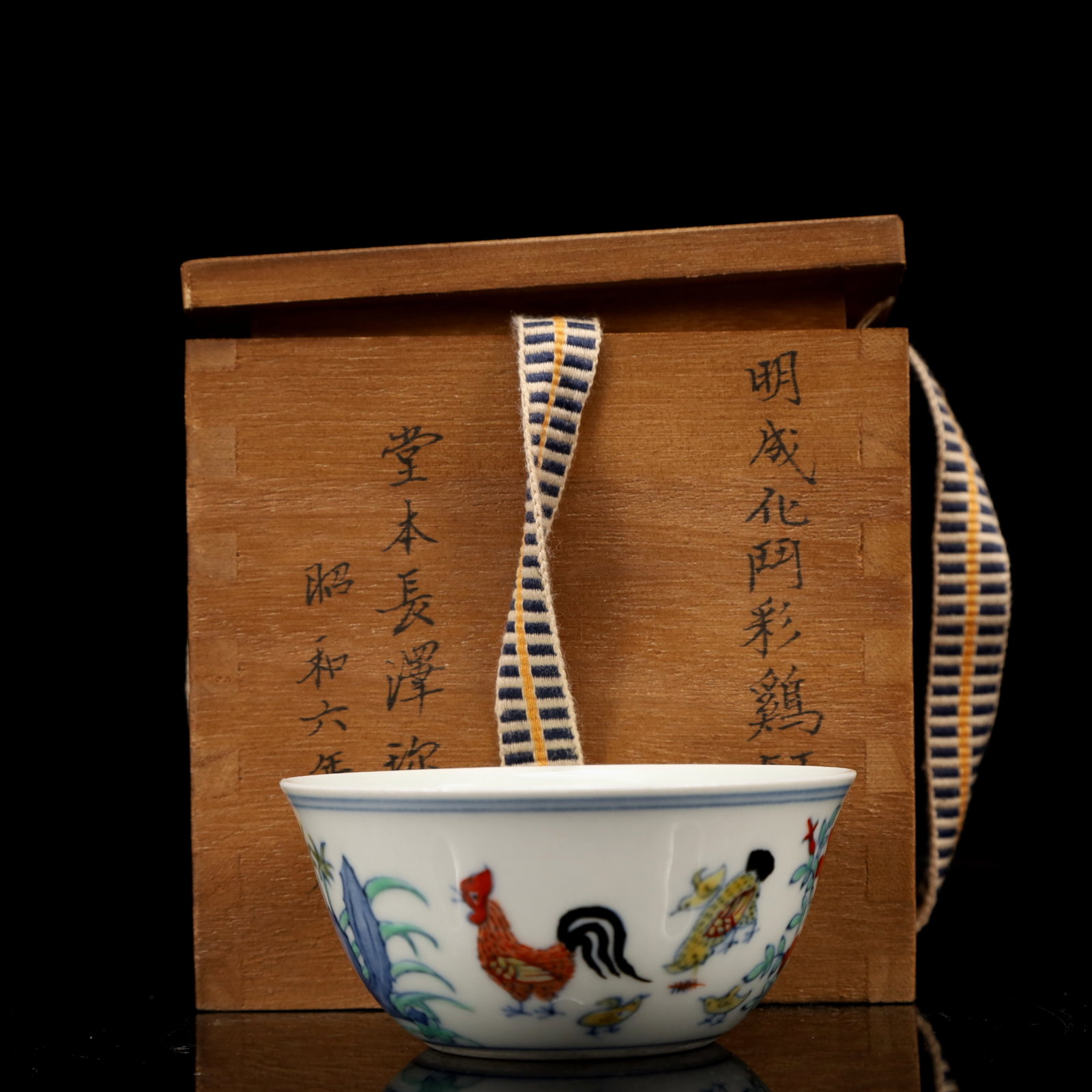 An Exquisite Famille-Rose Flower and Rooster Pattern Cup (1 of 9)